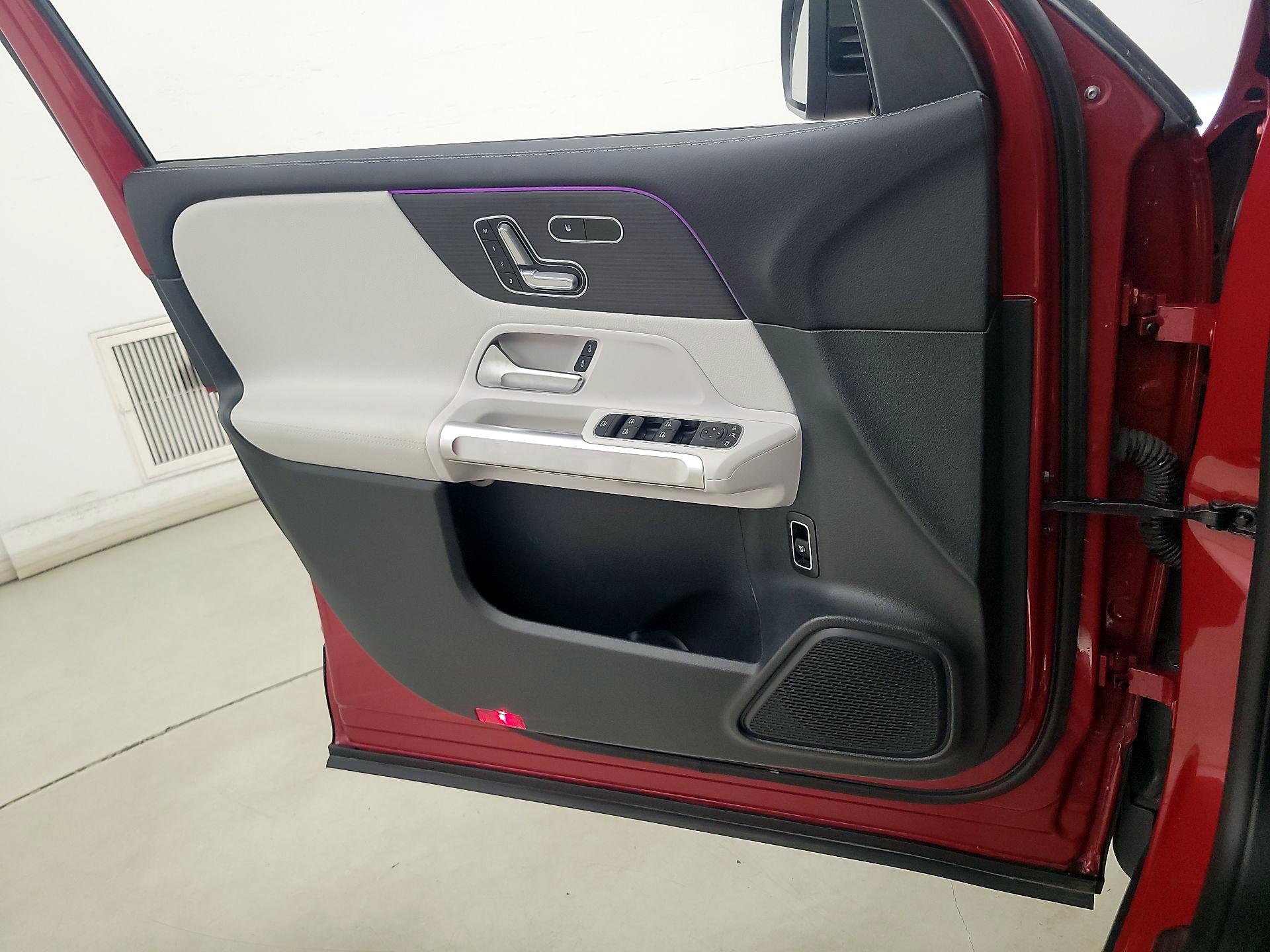 Thumbnail: 2023 Mercedes-Benz GLB - 12