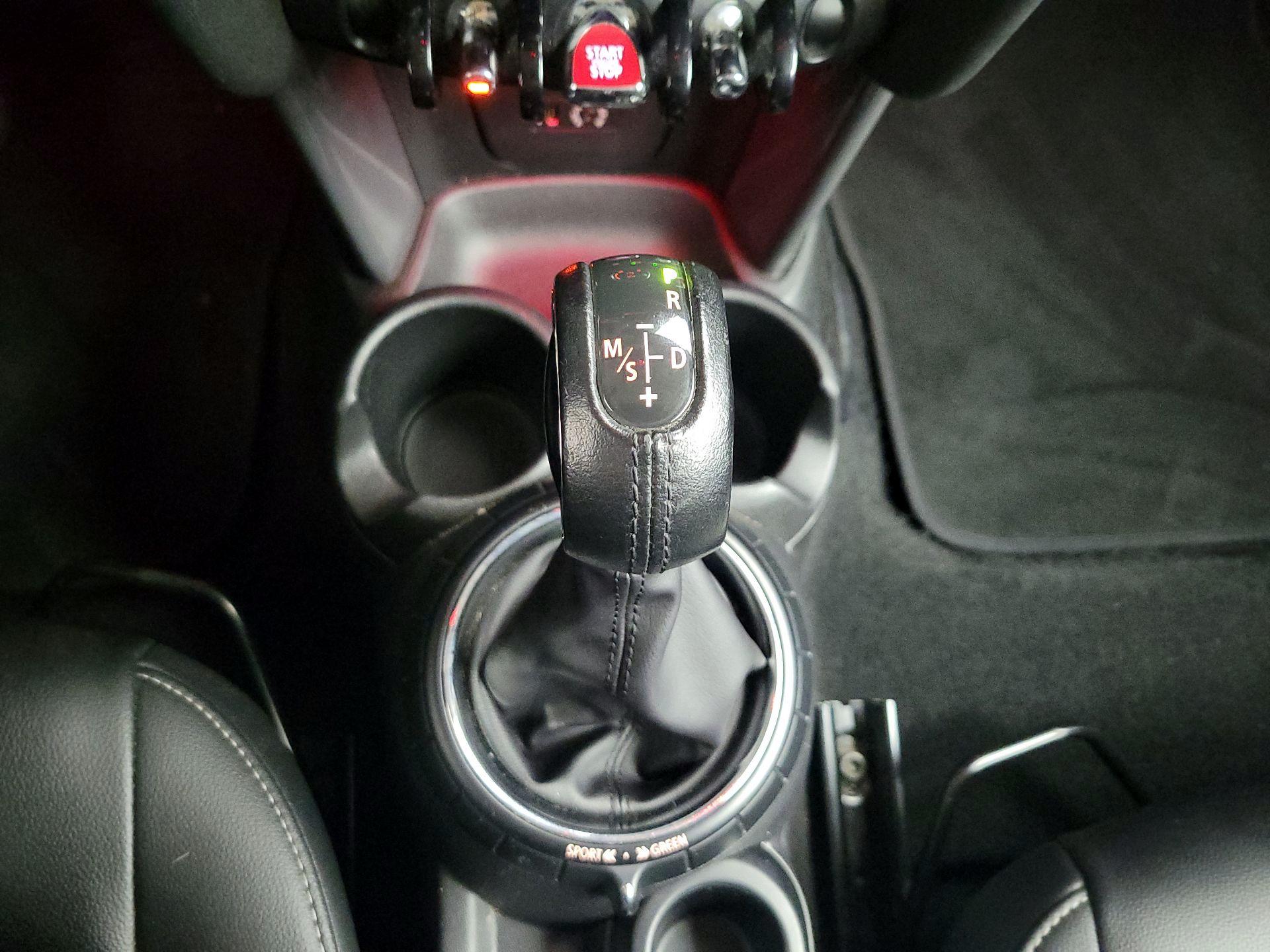 Thumbnail: 2015 MINI Cooper Hardtop - 15