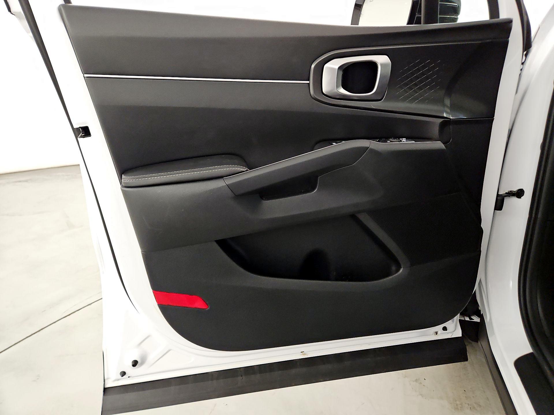 Thumbnail: 2022 Kia Sorento - 12