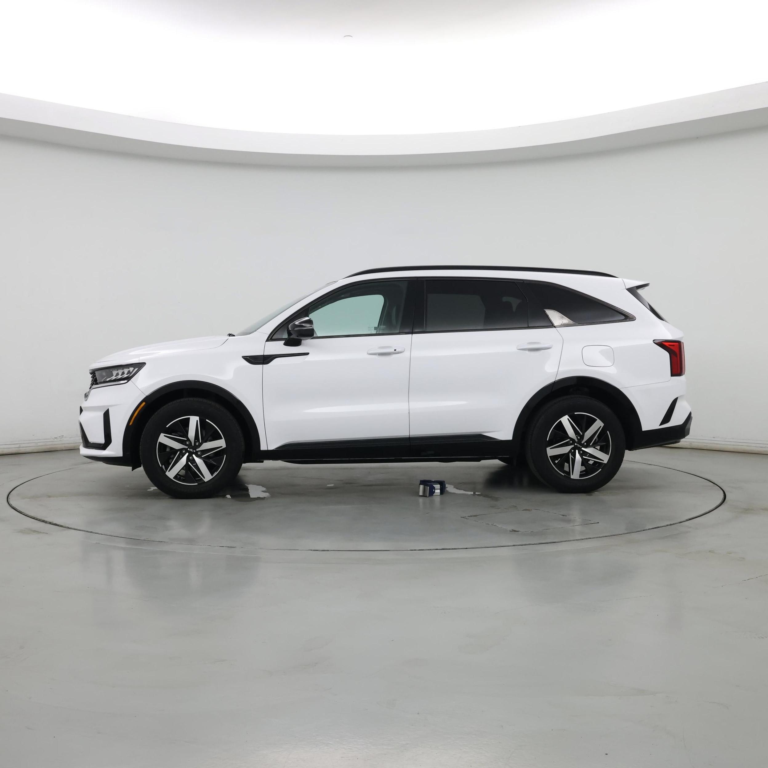 Thumbnail: 2022 Kia Sorento - 3