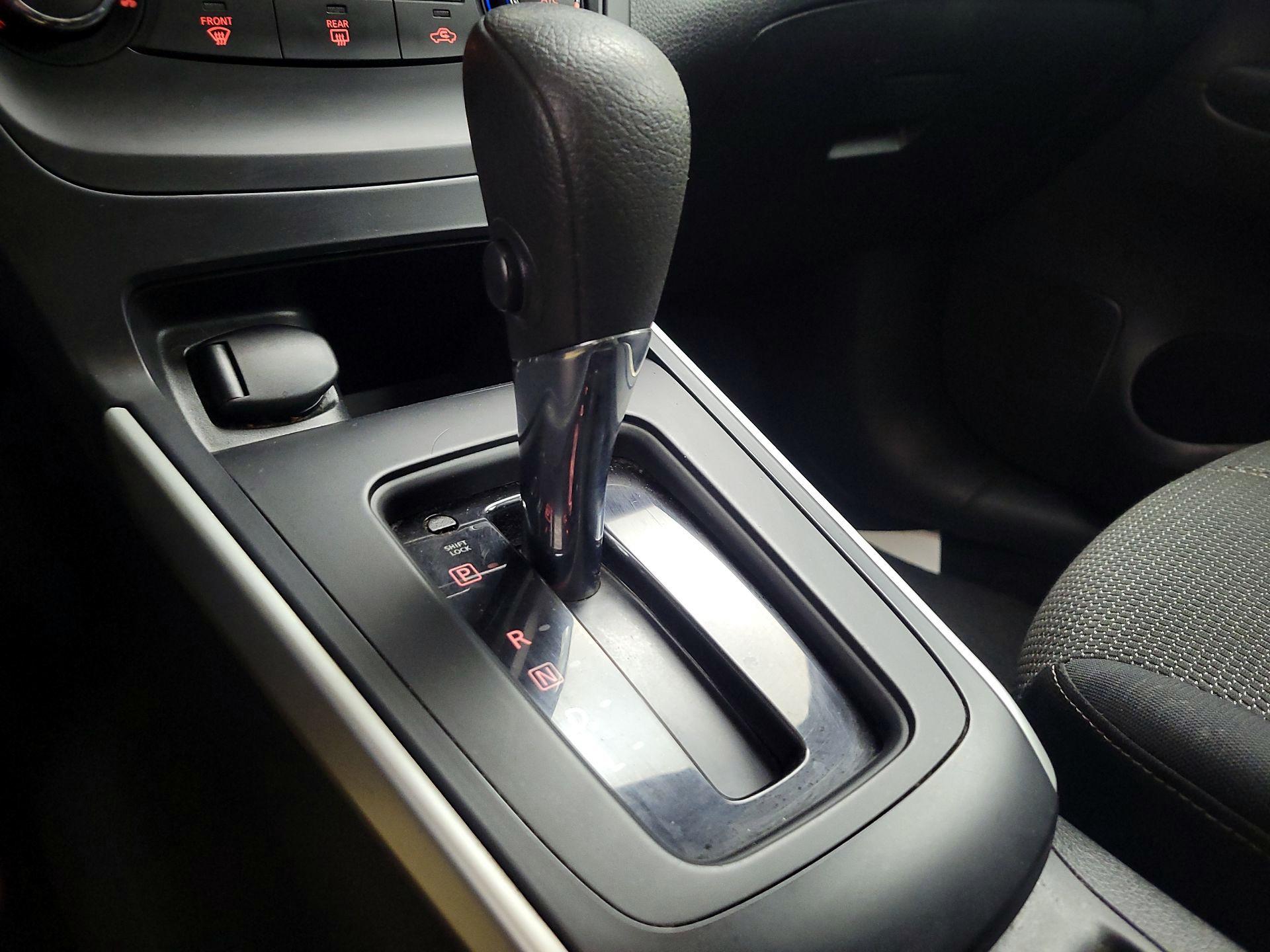 Thumbnail: 2017 Nissan Sentra - 16