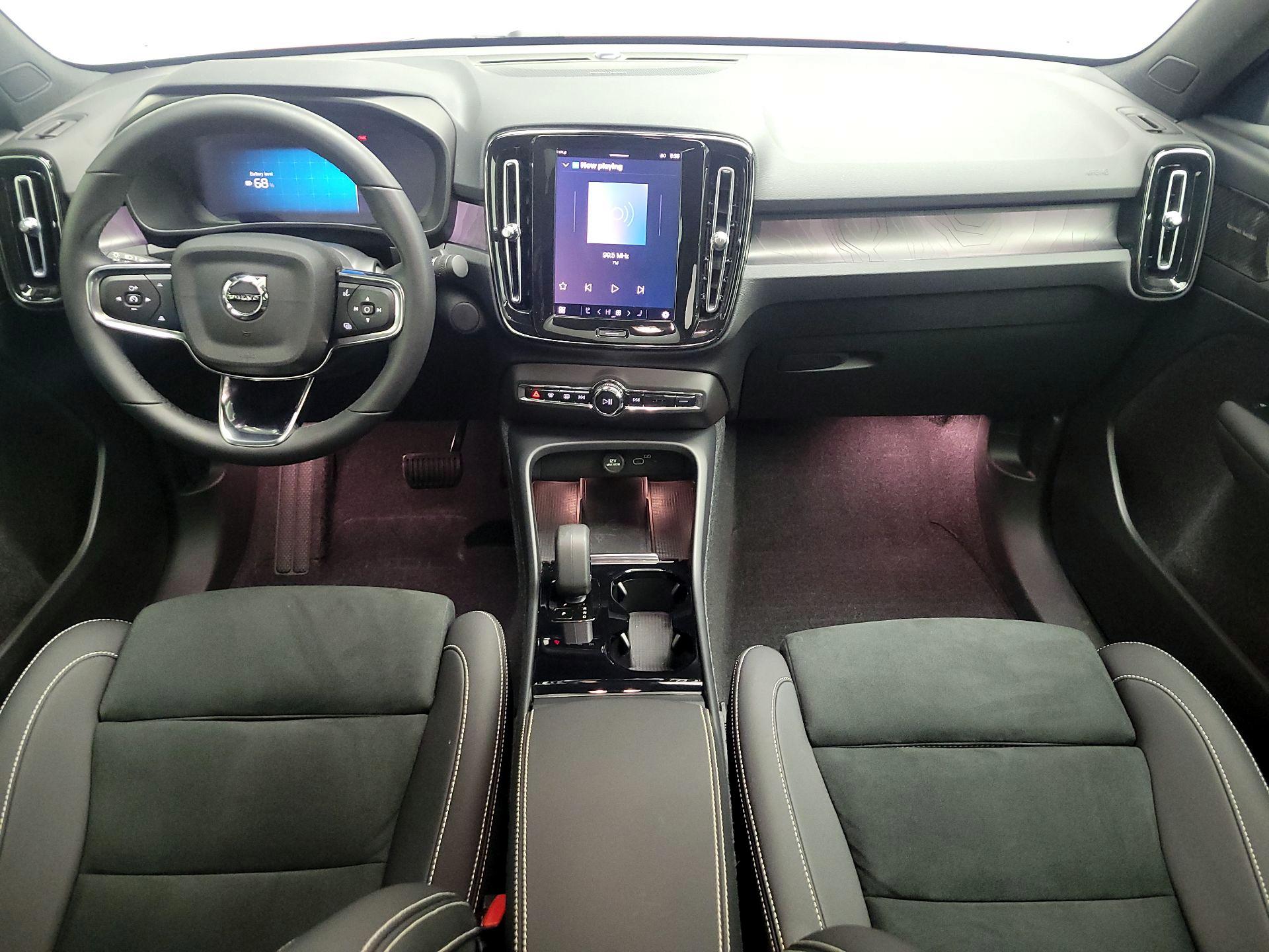 Thumbnail: 2022 Volvo C40 - 9