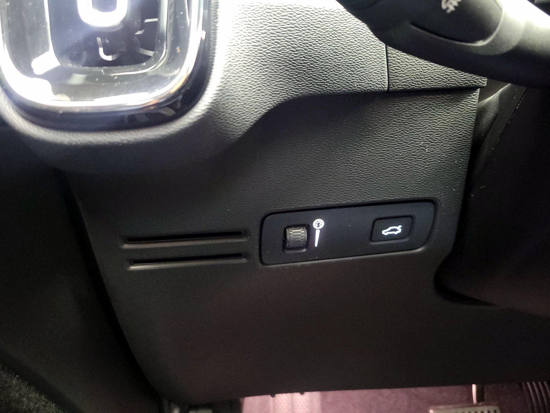 Thumbnail: 2022 Volvo C40 - 13