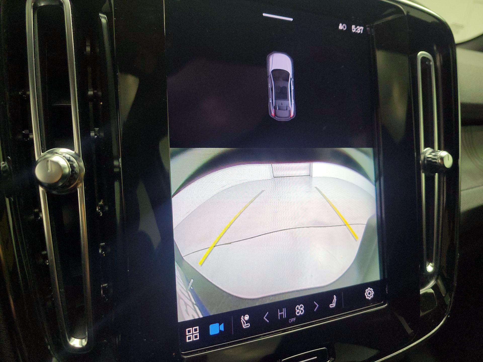 Thumbnail: 2022 Volvo C40 - 14