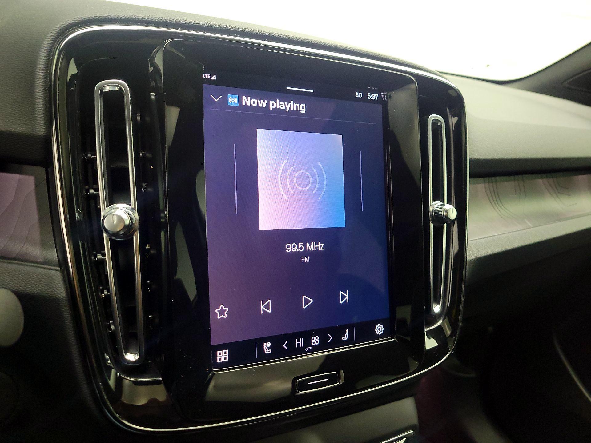 Thumbnail: 2022 Volvo C40 - 15