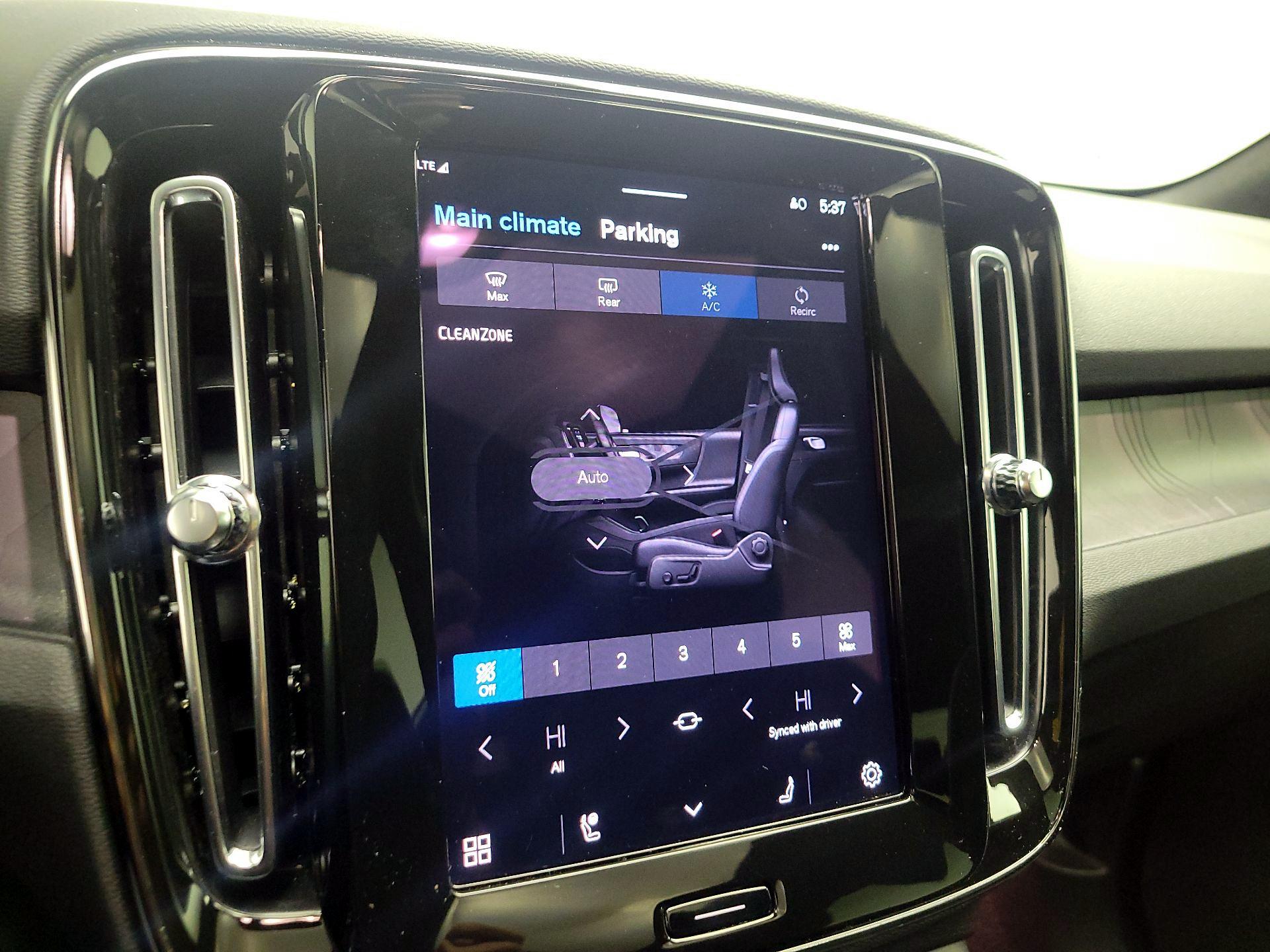 Thumbnail: 2022 Volvo C40 - 16