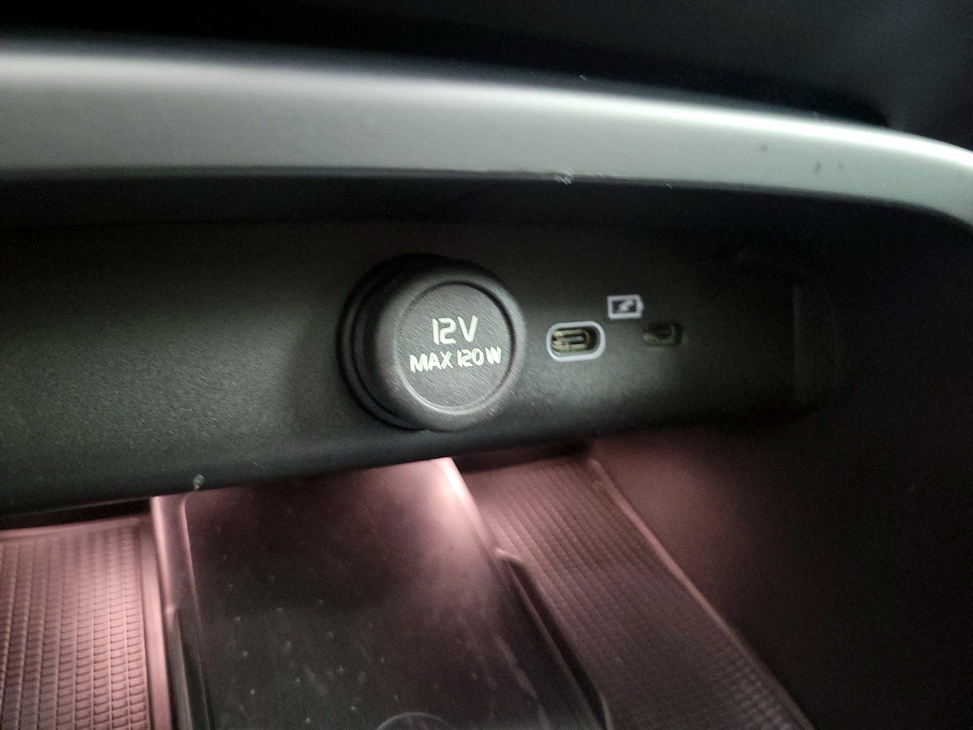 Thumbnail: 2022 Volvo C40 - 18