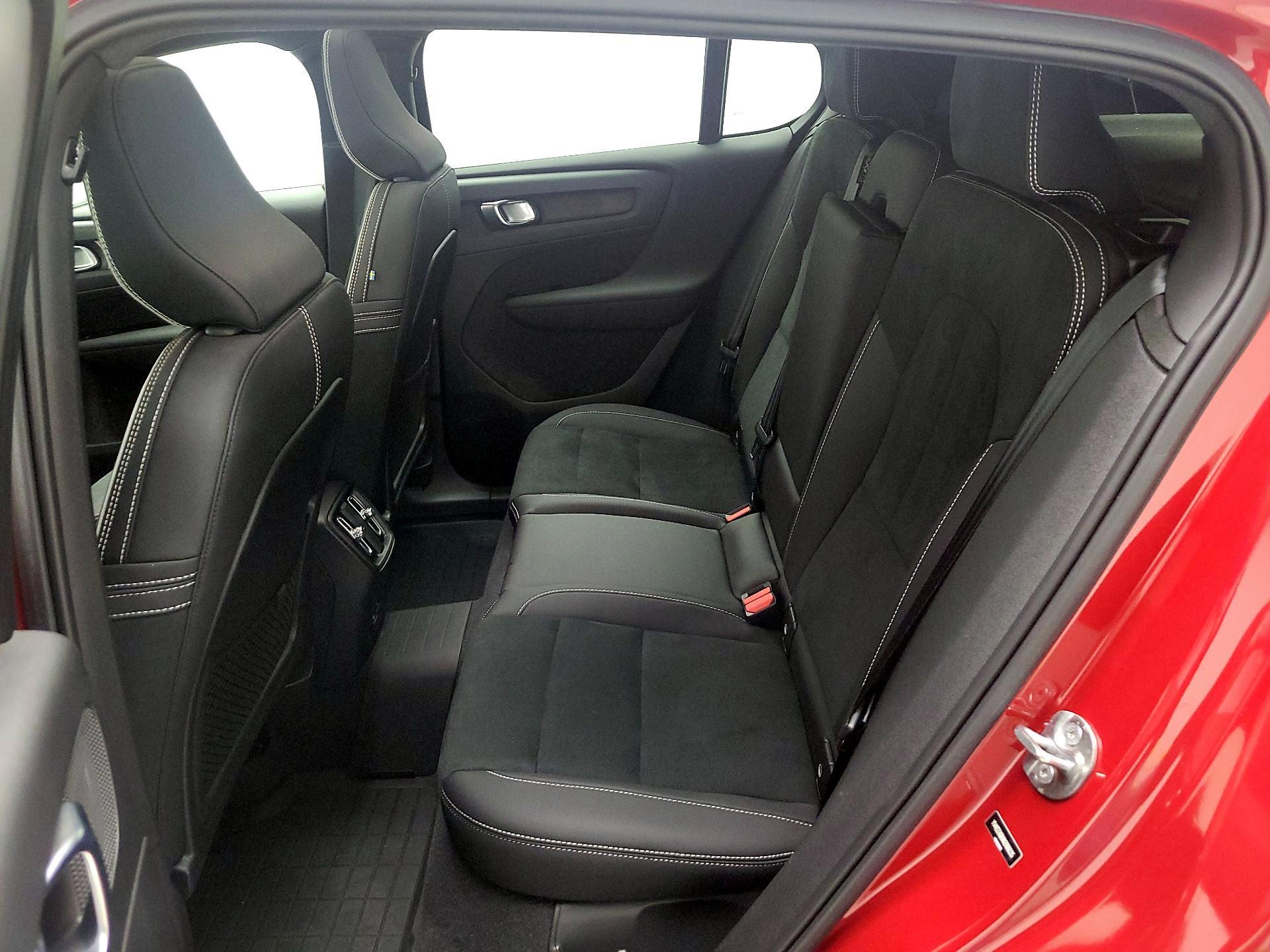 Thumbnail: 2022 Volvo C40 - 20