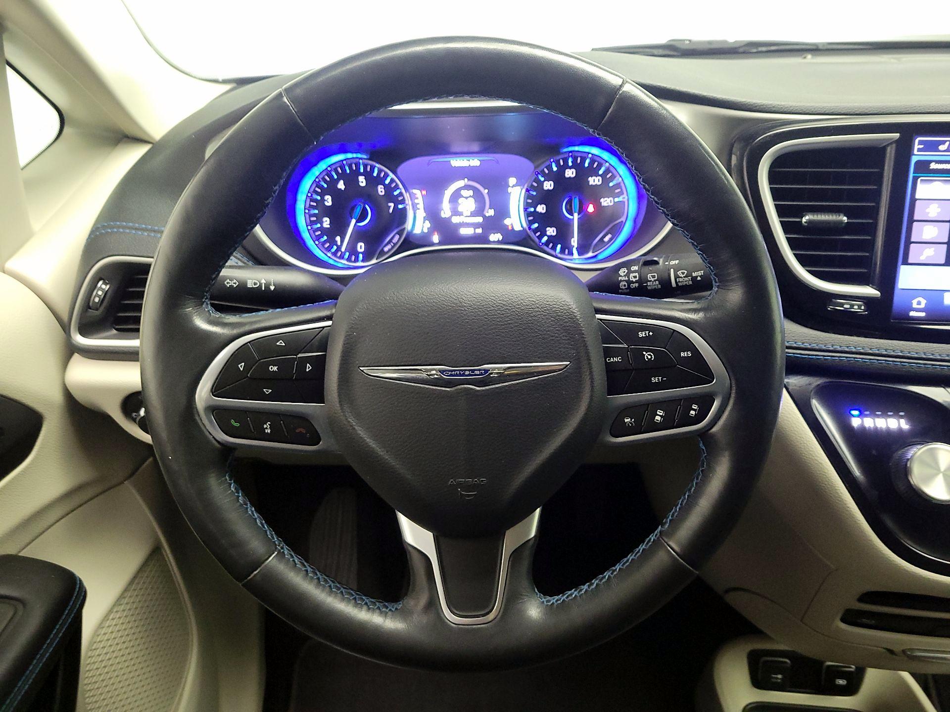 Thumbnail: 2021 Chrysler Pacifica - 10