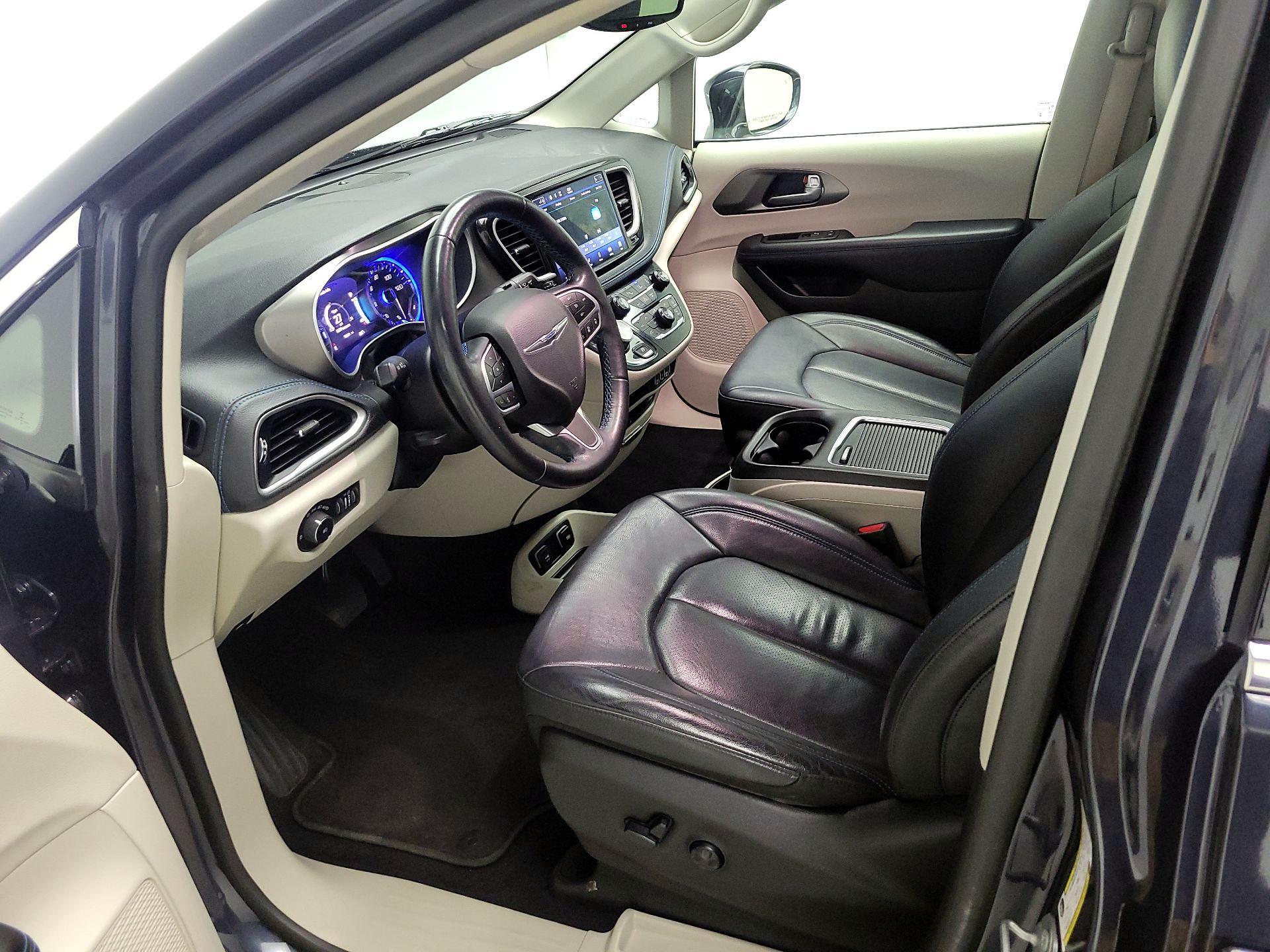 Thumbnail: 2021 Chrysler Pacifica - 11