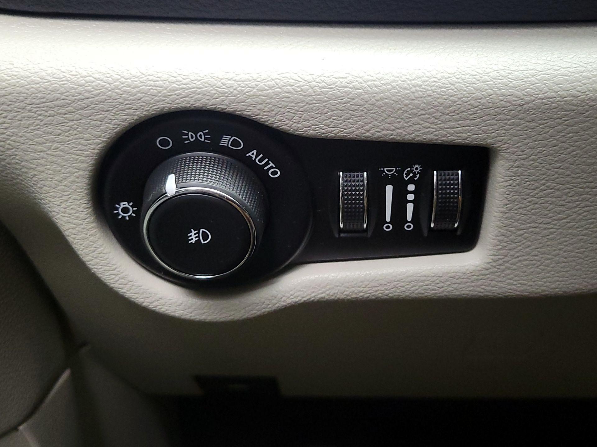 Thumbnail: 2021 Chrysler Pacifica - 13