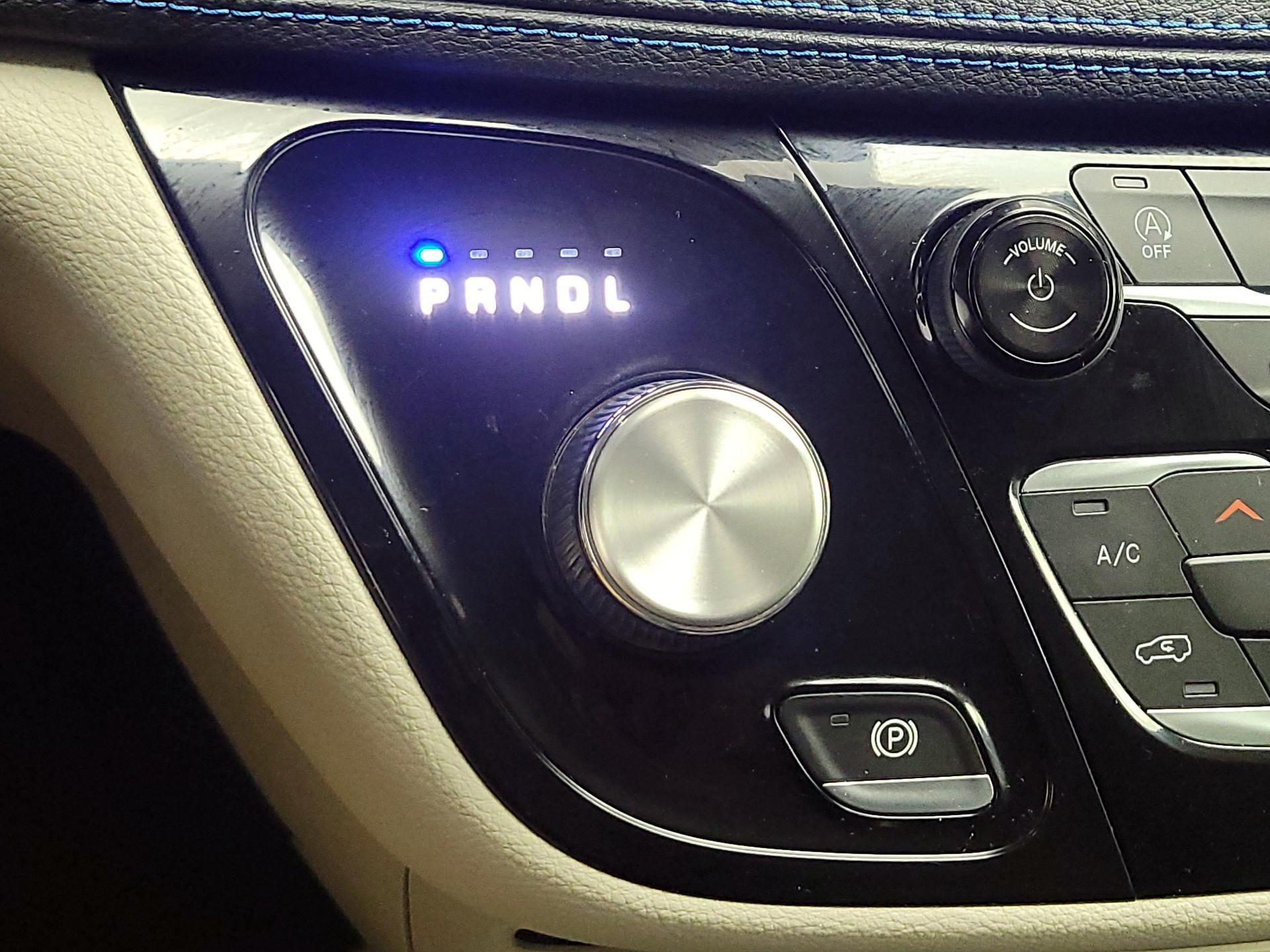 Thumbnail: 2021 Chrysler Pacifica - 17