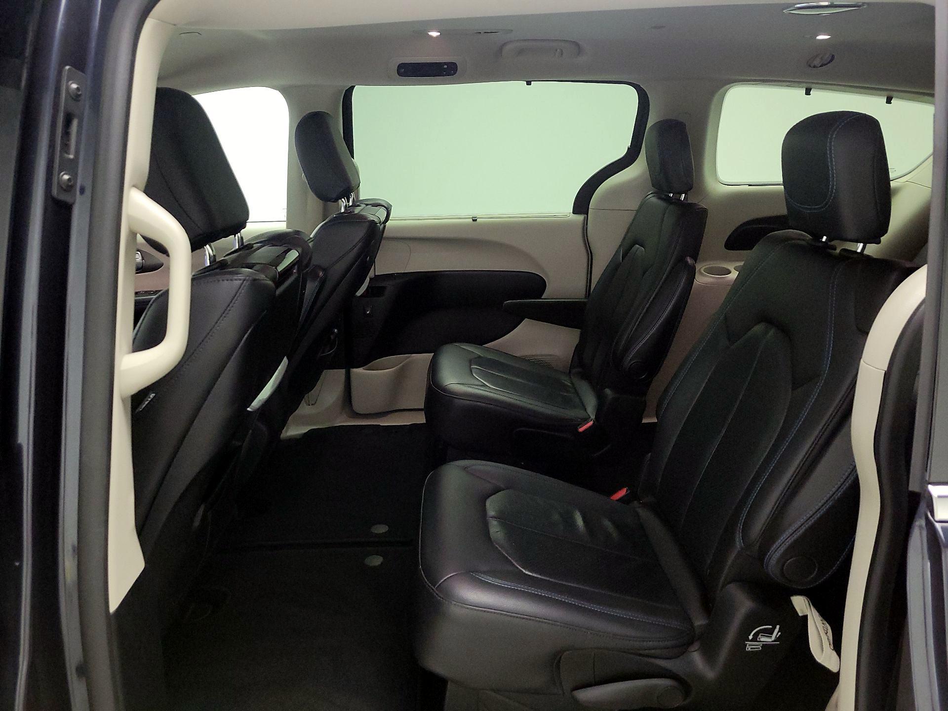 Thumbnail: 2021 Chrysler Pacifica - 19