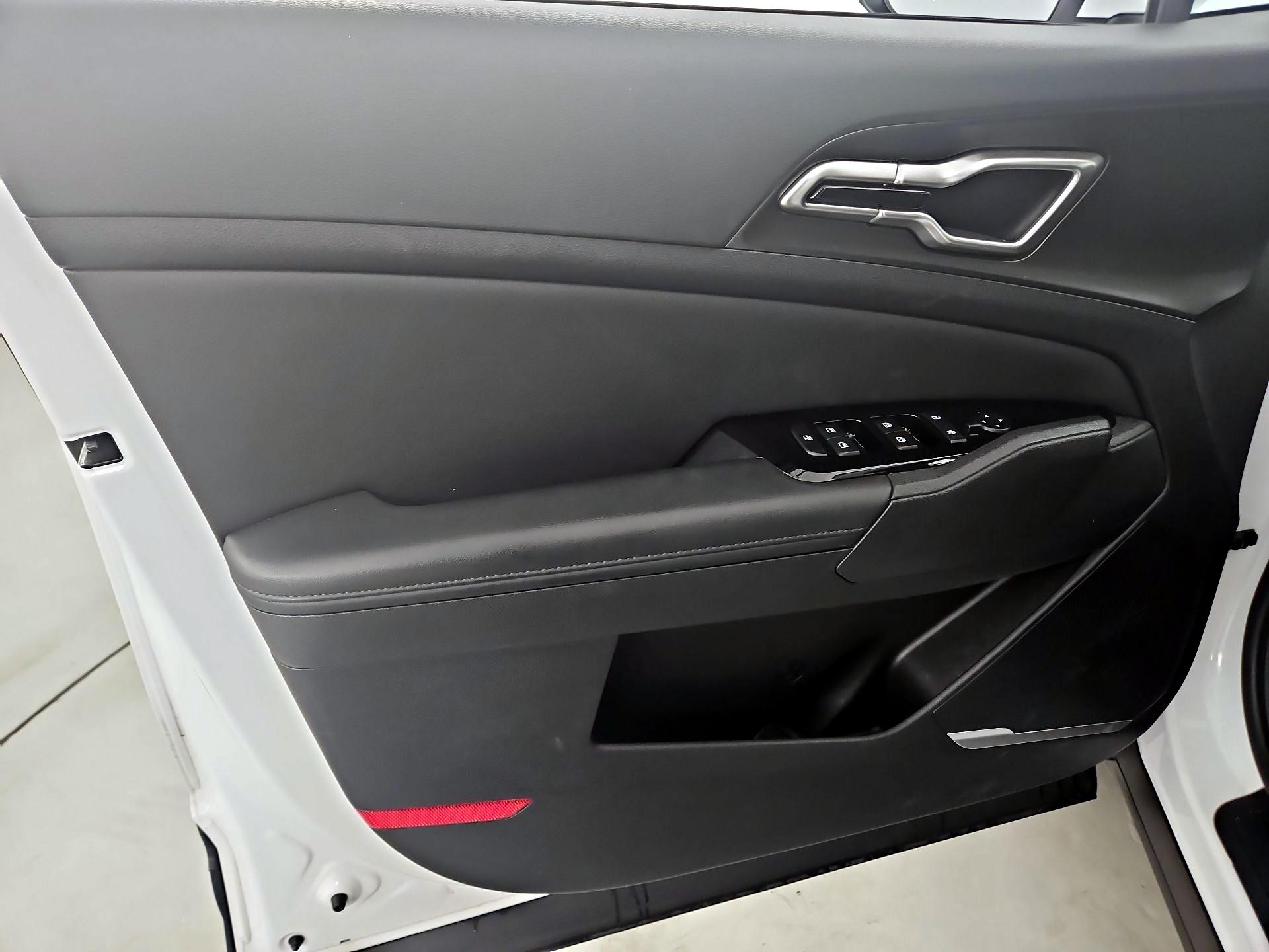 Thumbnail: 2024 Kia Sportage - 12