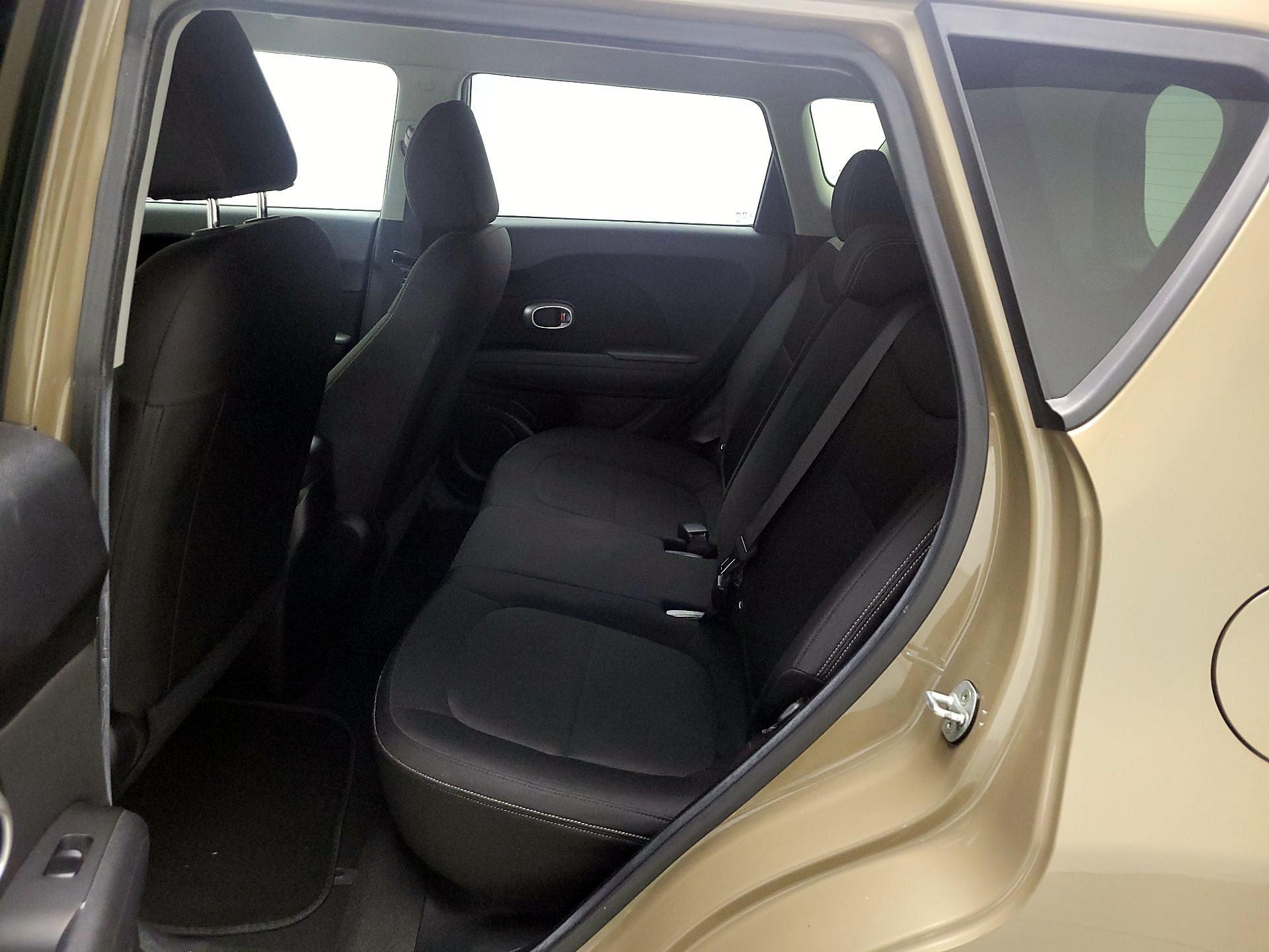 Thumbnail: 2016 Kia Soul - 16