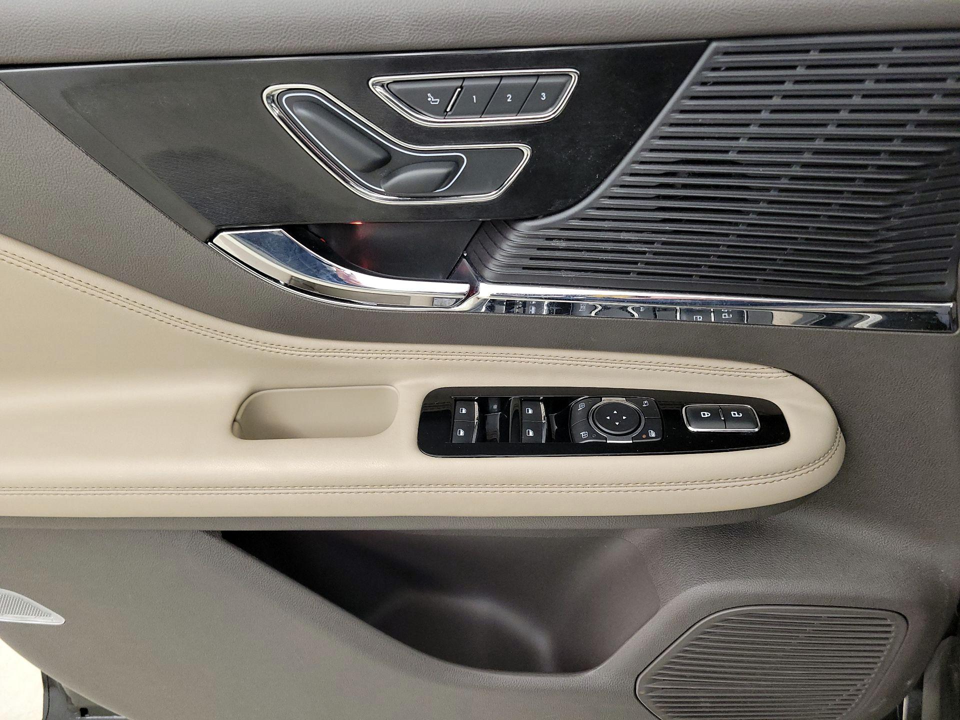 Thumbnail: 2022 Lincoln Corsair - 12