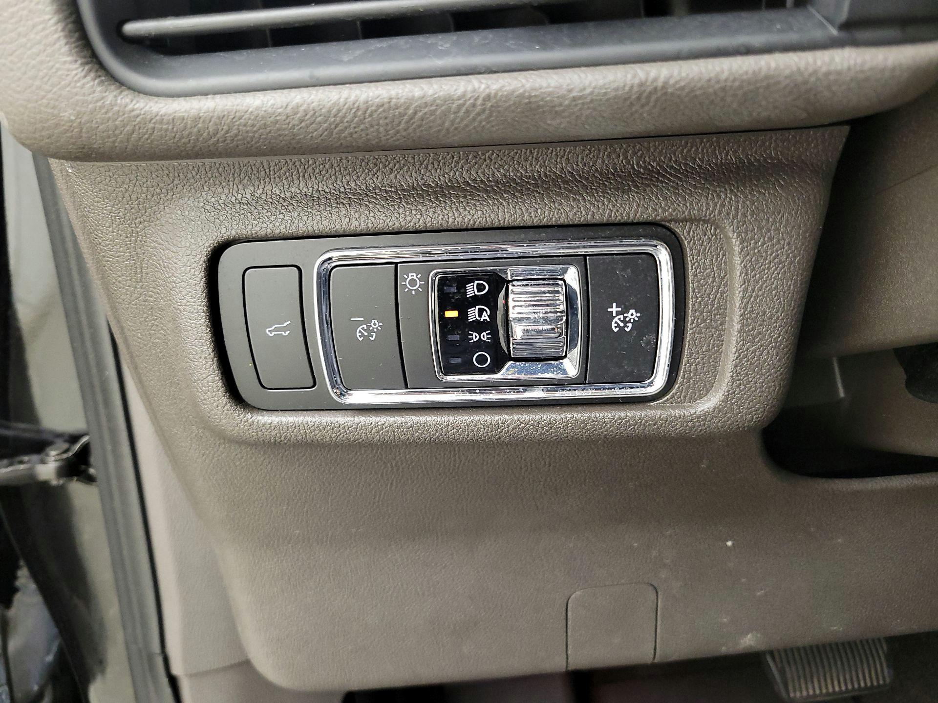 Thumbnail: 2022 Lincoln Corsair - 13