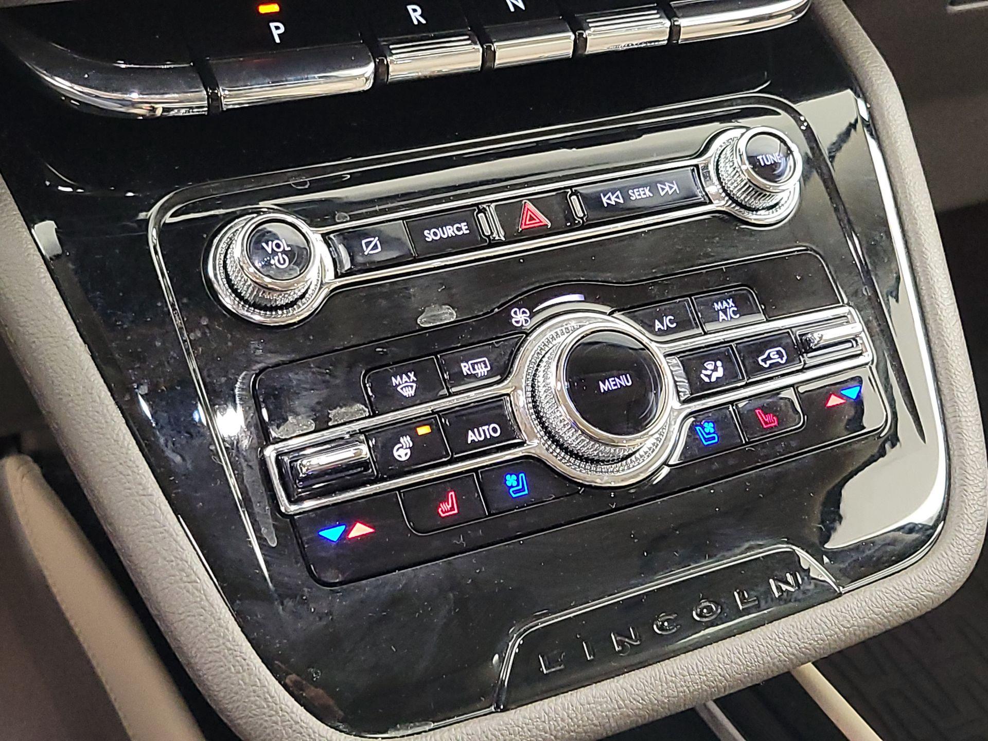 Thumbnail: 2022 Lincoln Corsair - 17