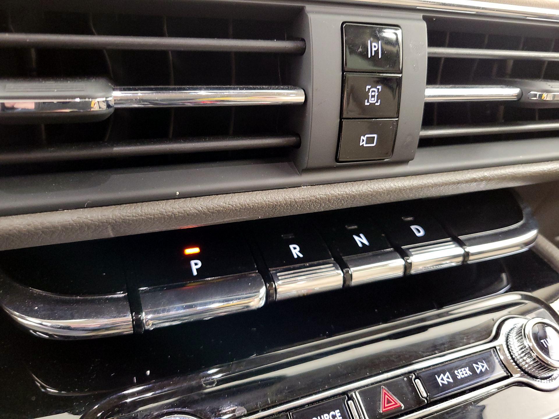 Thumbnail: 2022 Lincoln Corsair - 18