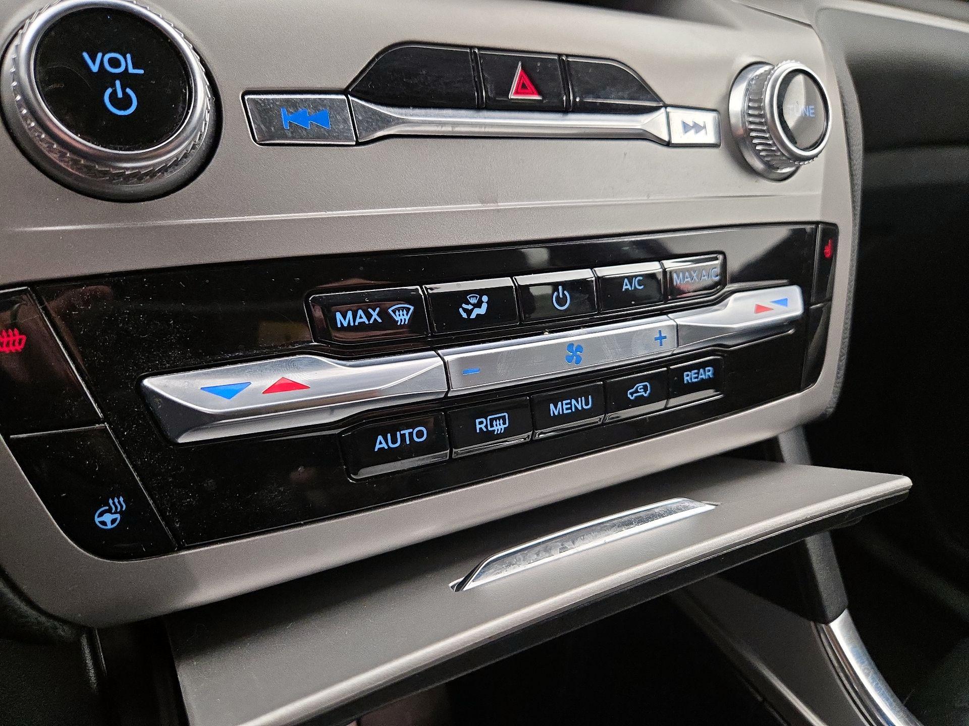 Thumbnail: 2022 Ford Explorer - 16