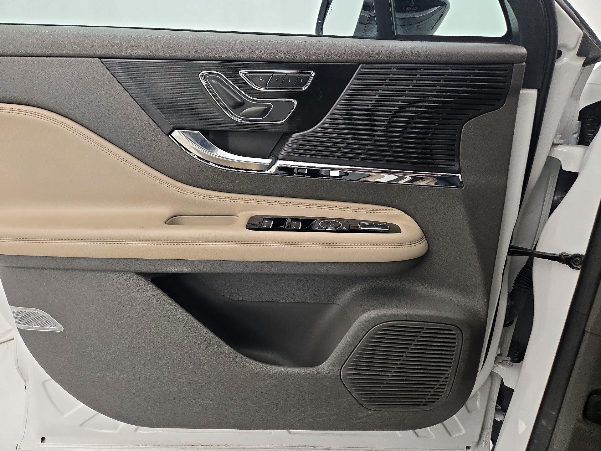 Thumbnail: 2022 Lincoln Corsair - 12