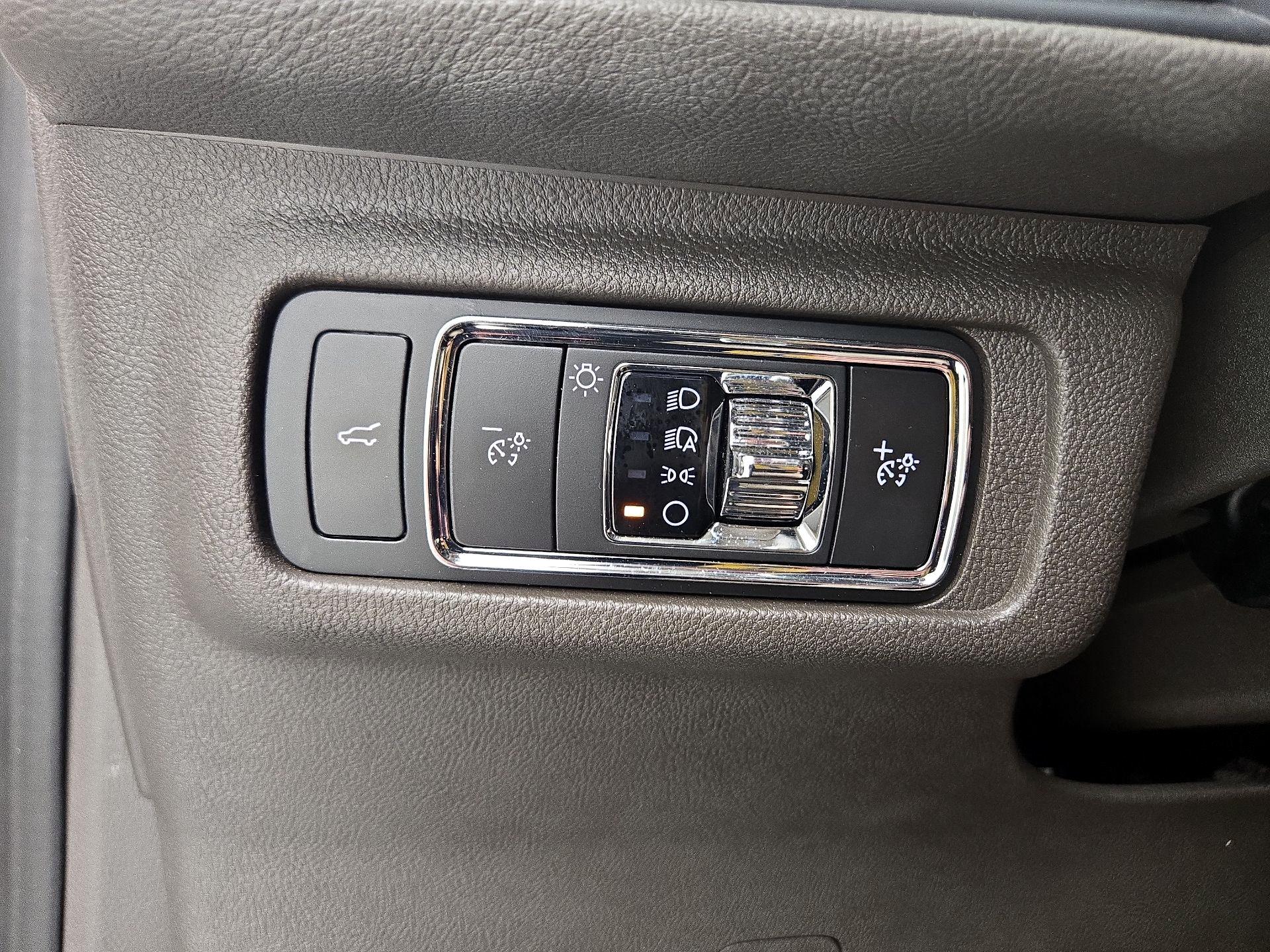 Thumbnail: 2022 Lincoln Corsair - 13