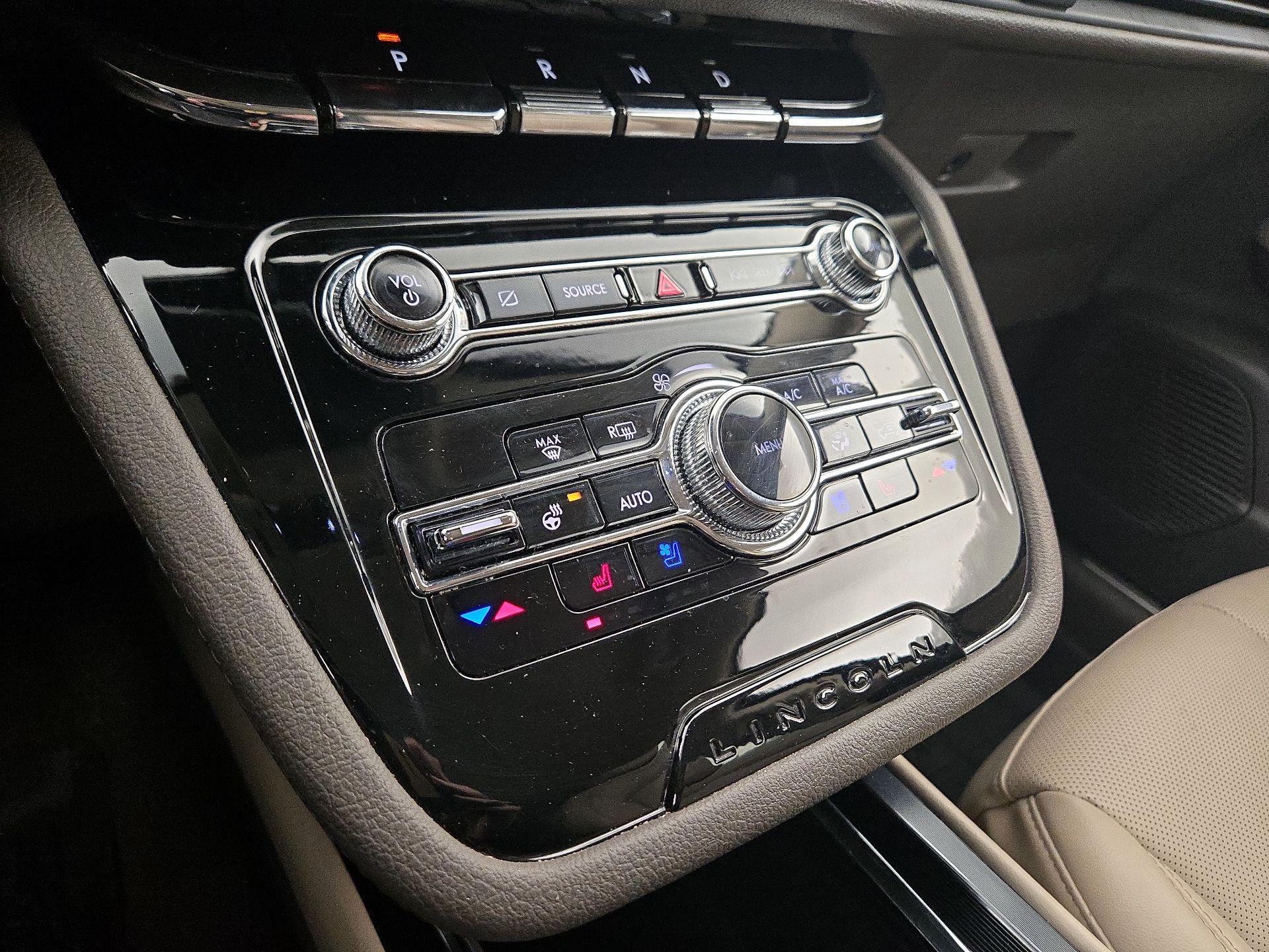 Thumbnail: 2022 Lincoln Corsair - 17