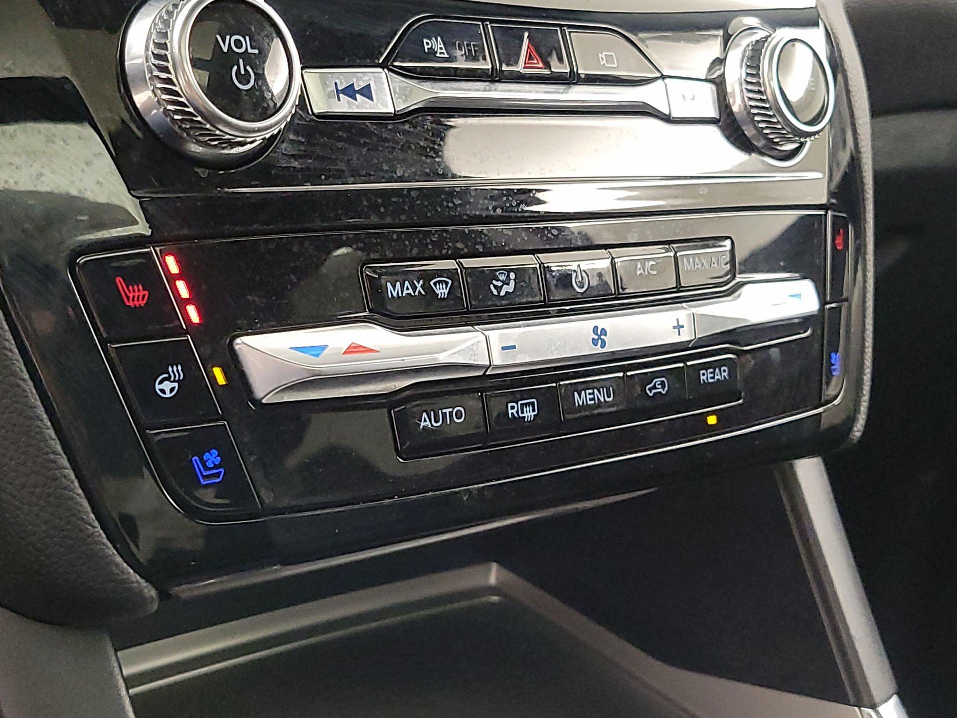 Thumbnail: 2022 Ford Explorer - 17