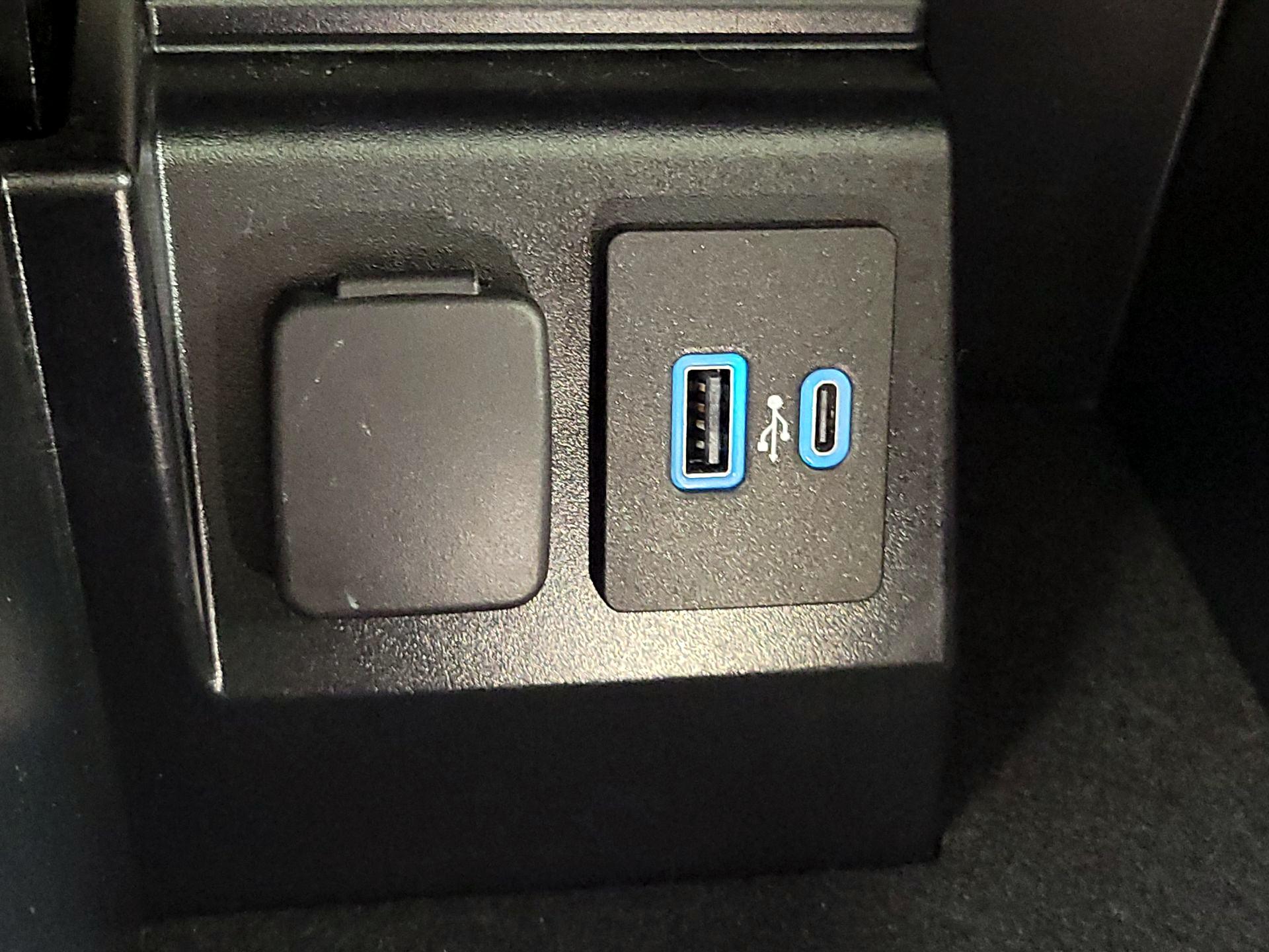 Thumbnail: 2022 Ford Explorer - 19