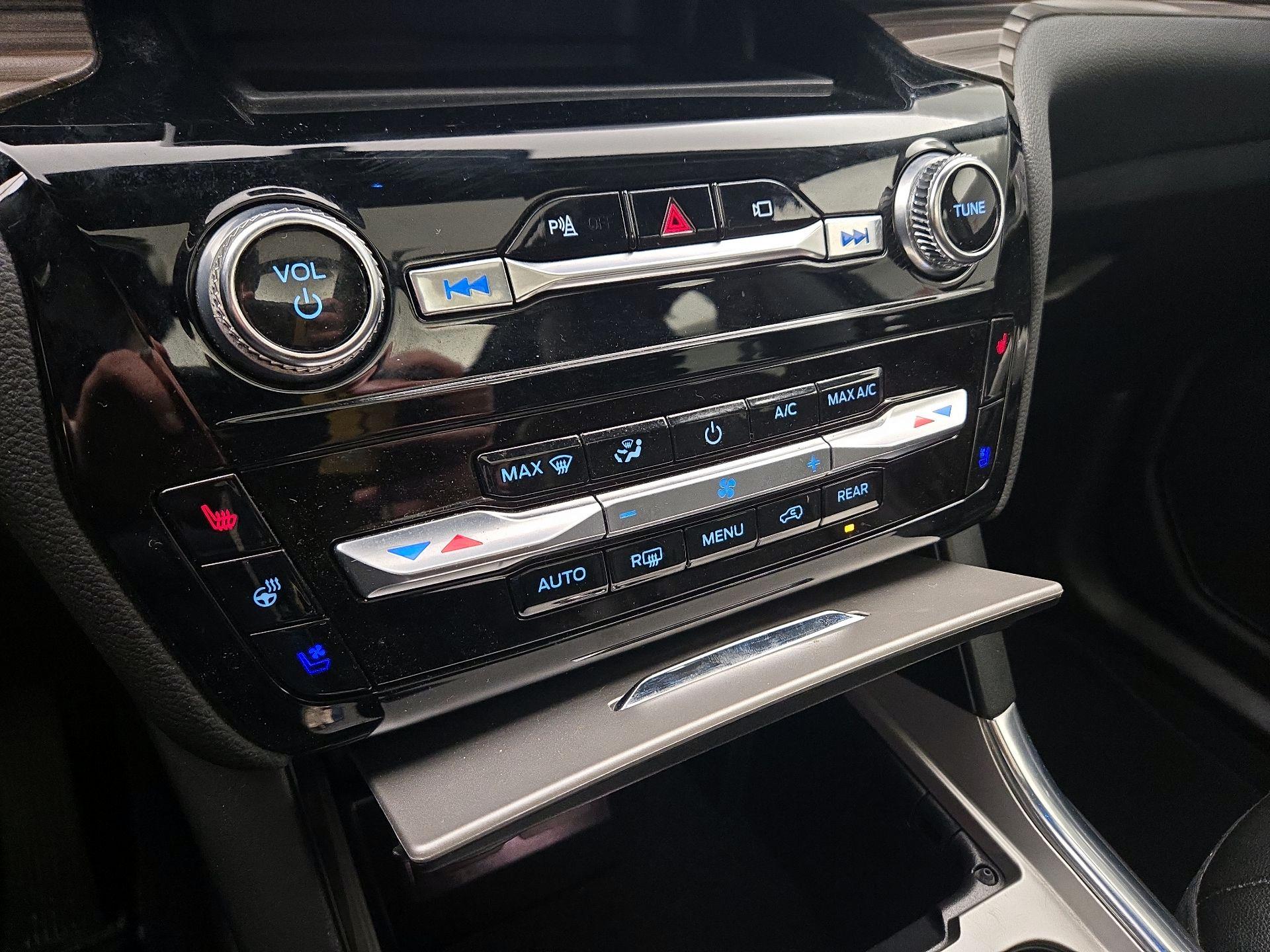 Thumbnail: 2022 Ford Explorer - 17