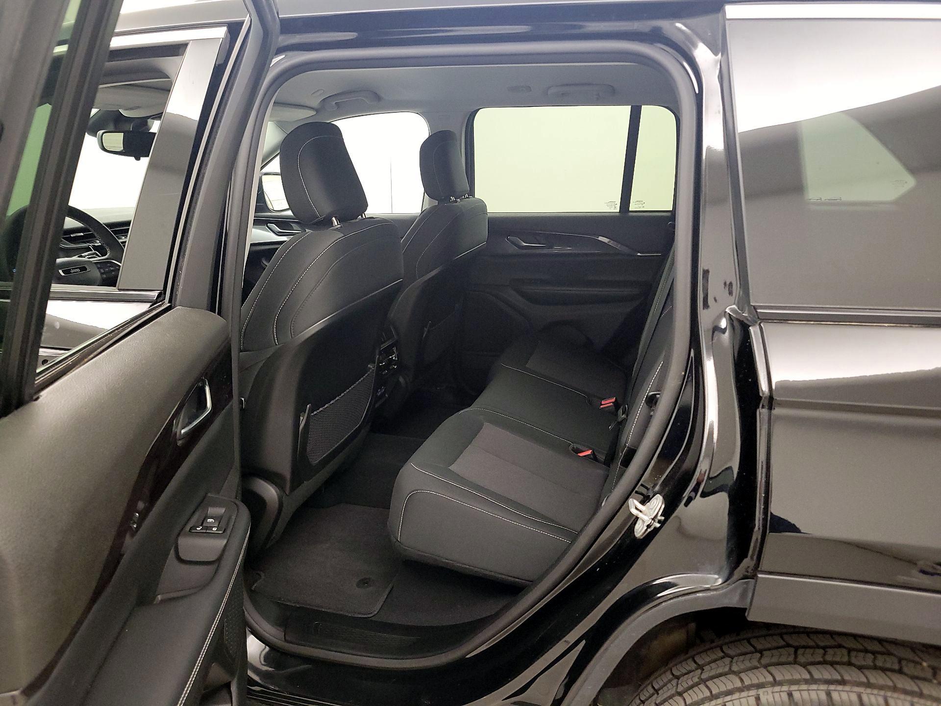 Thumbnail: 2023 Jeep Grand Cherokee - 19