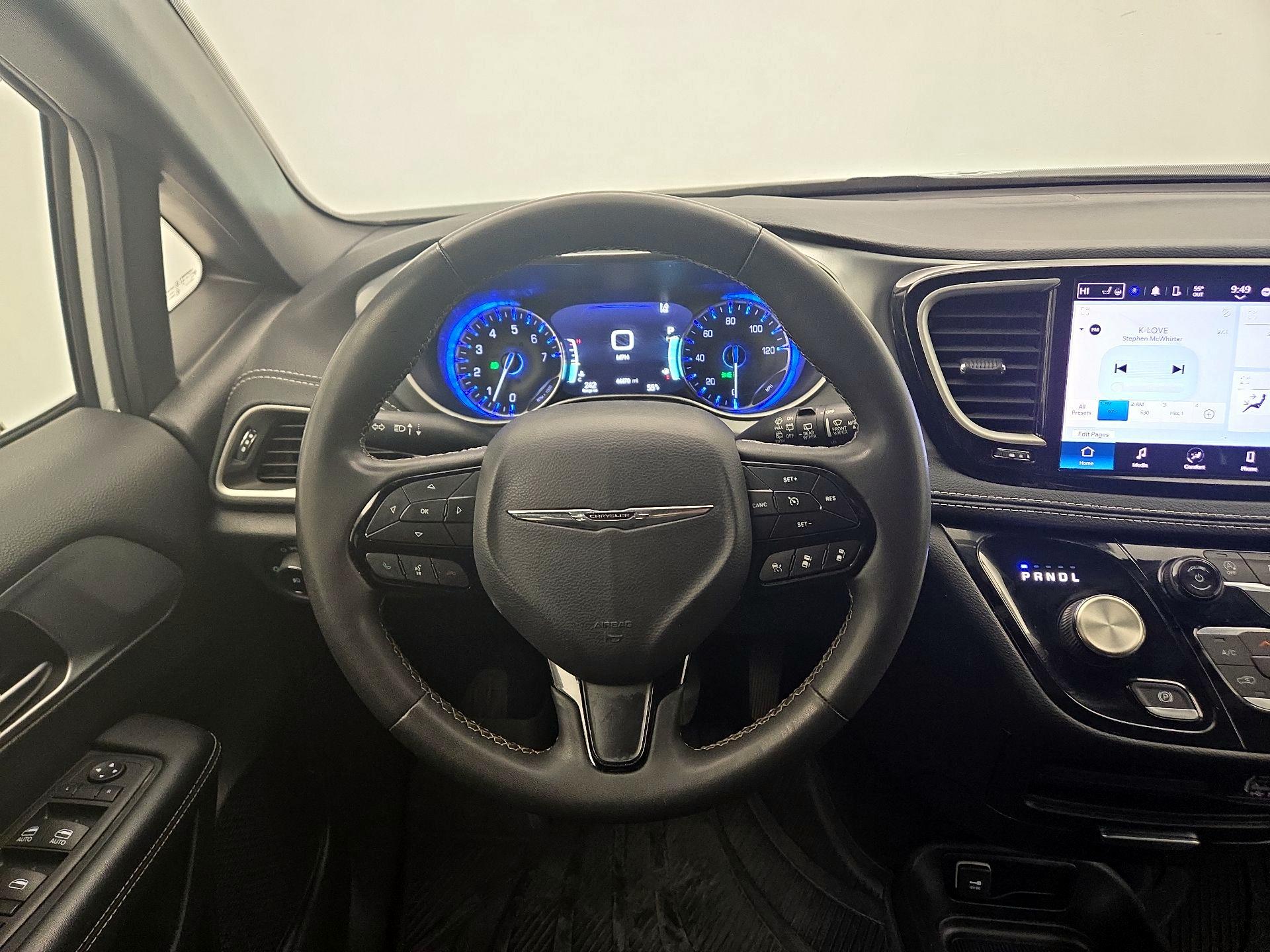 Thumbnail: 2023 Chrysler Pacifica - 10