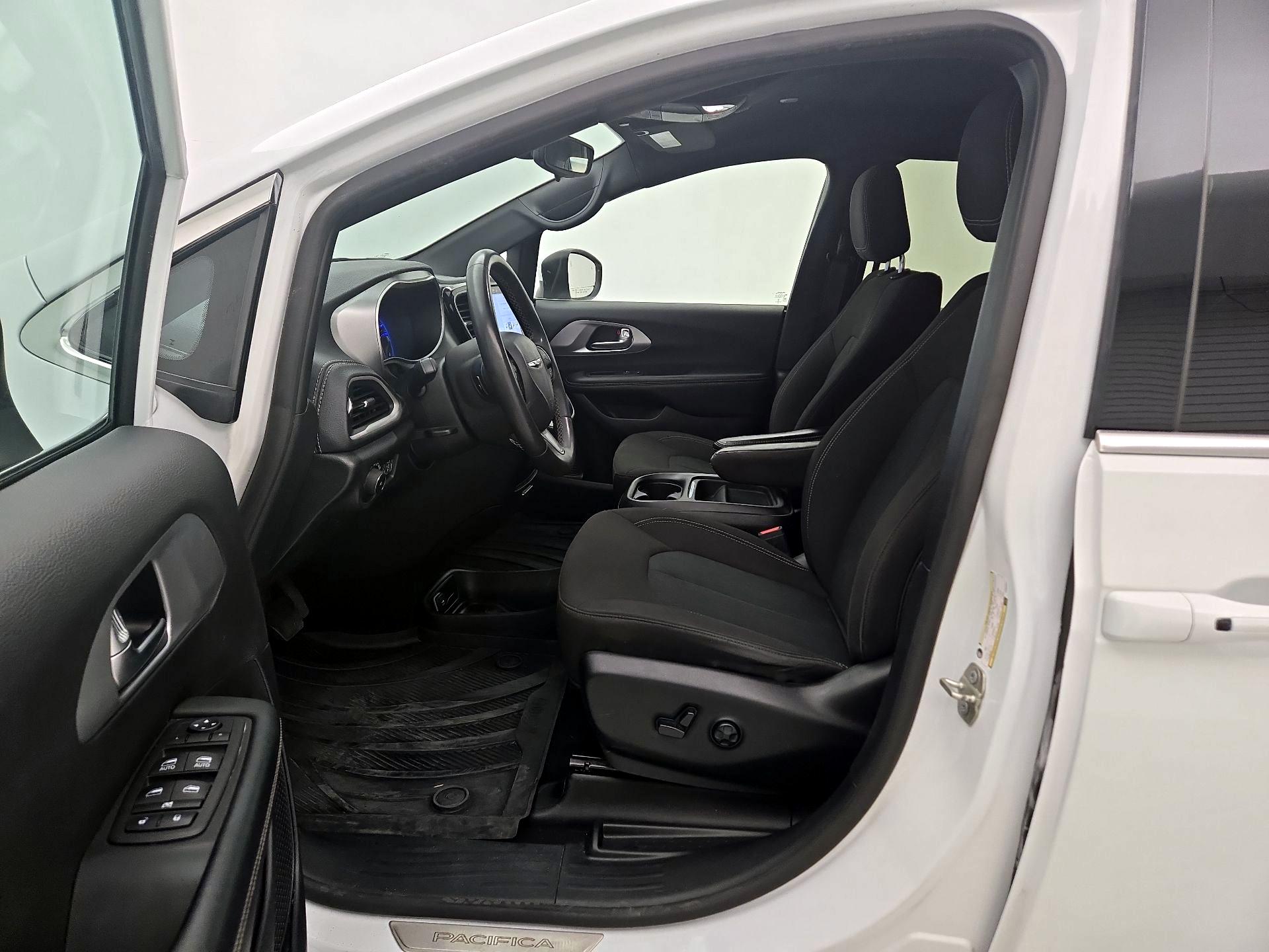Thumbnail: 2023 Chrysler Pacifica - 11