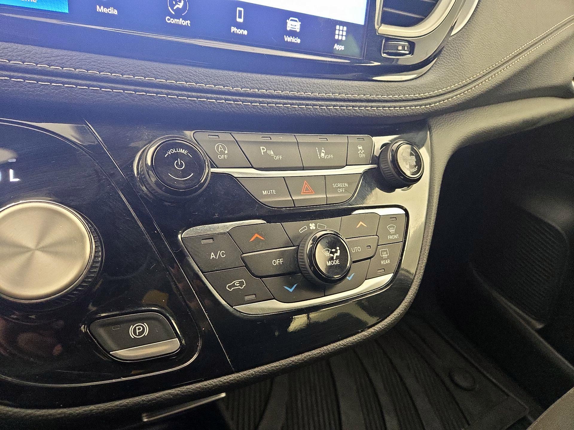 Thumbnail: 2023 Chrysler Pacifica - 16