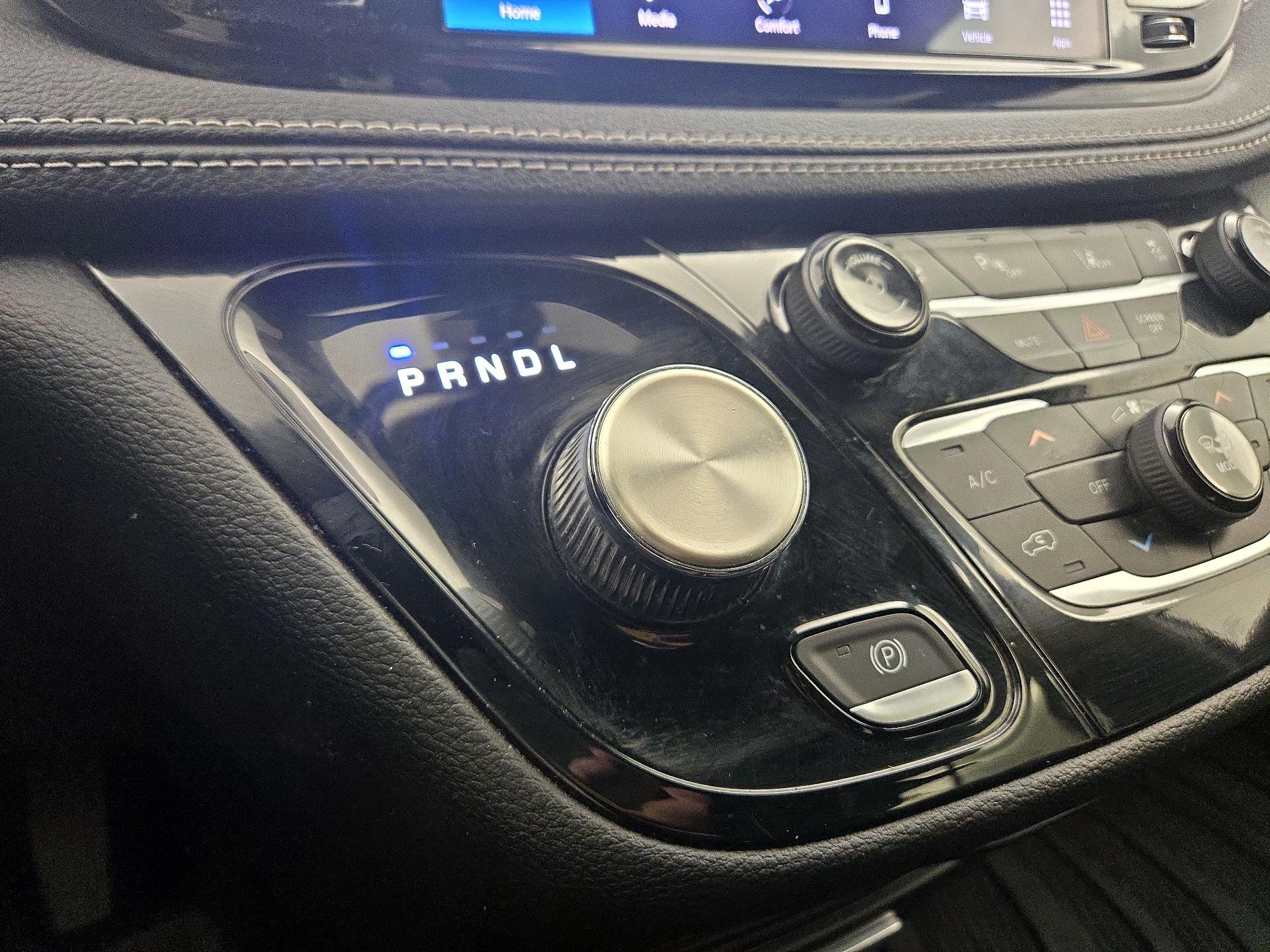 Thumbnail: 2023 Chrysler Pacifica - 17