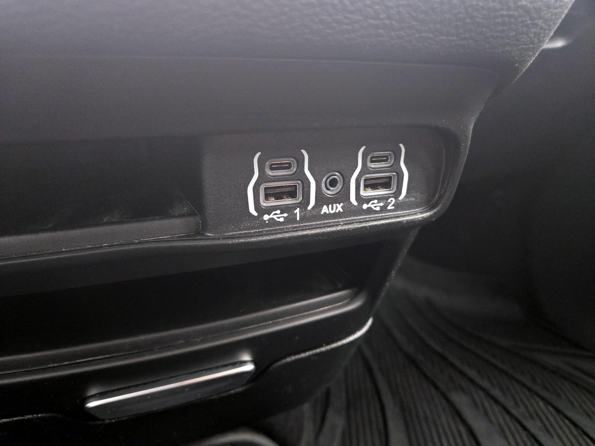 Thumbnail: 2023 Chrysler Pacifica - 18