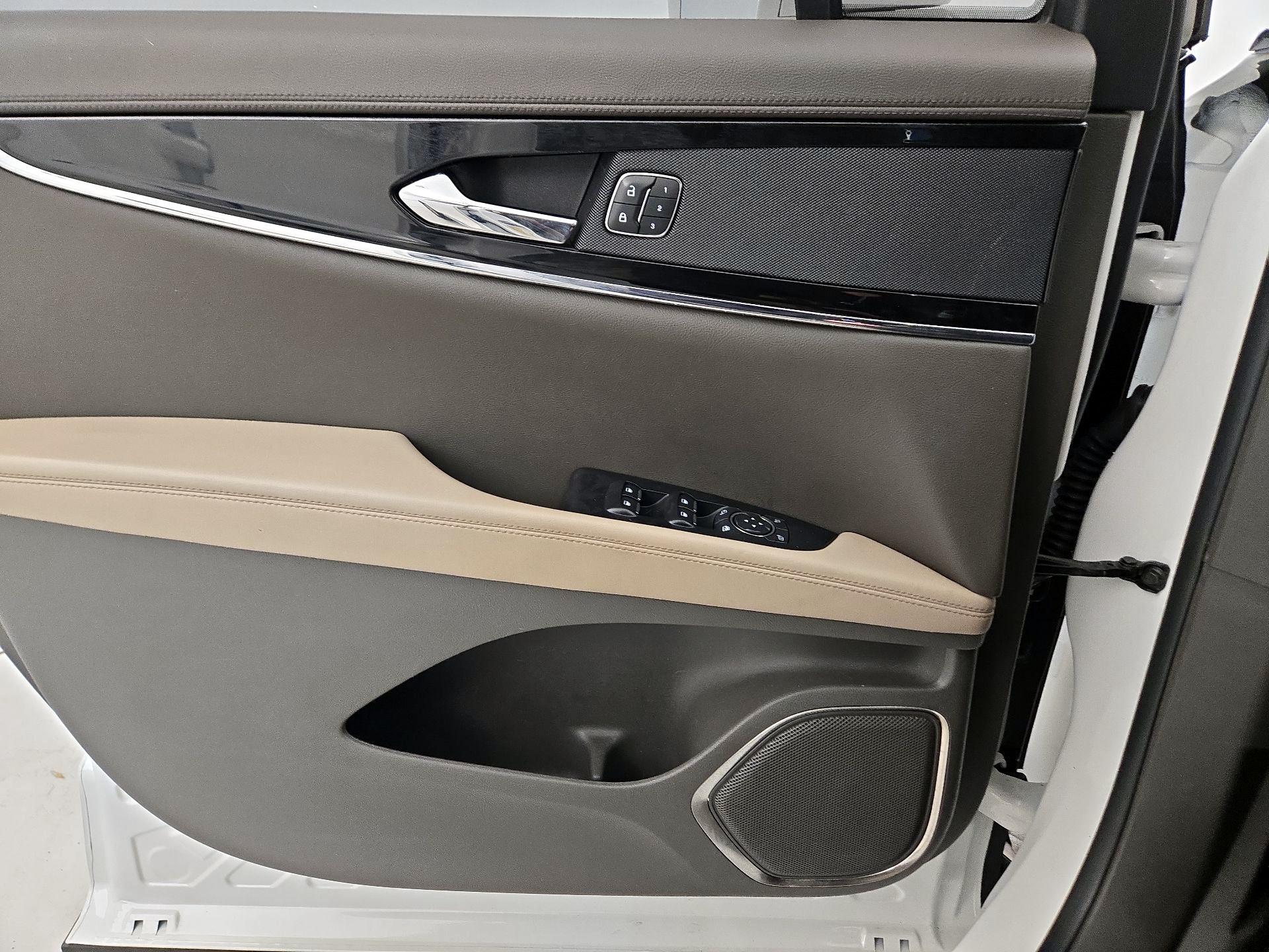 Thumbnail: 2022 Lincoln Nautilus - 12