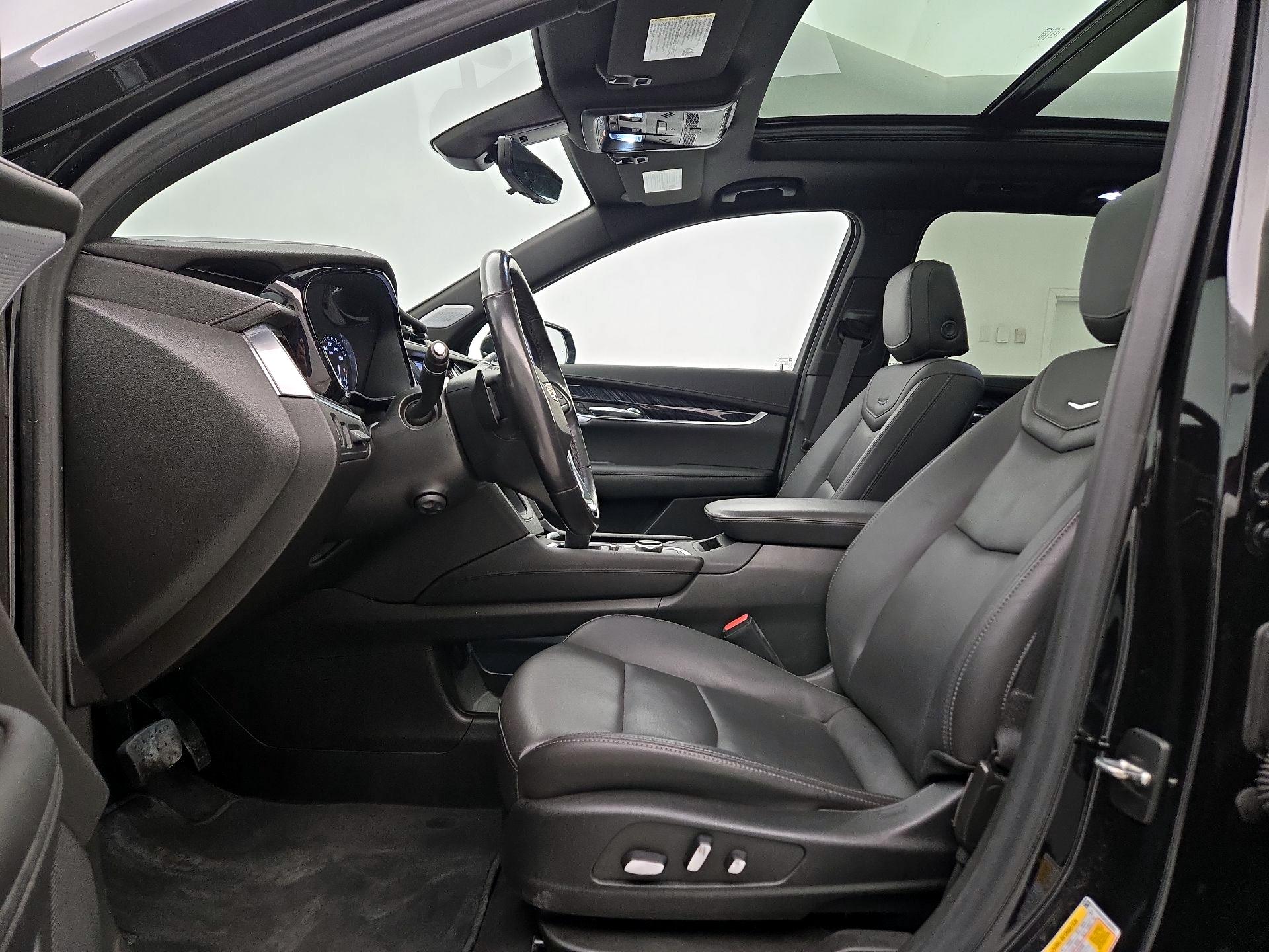 Thumbnail: 2023 Cadillac XT6 - 11