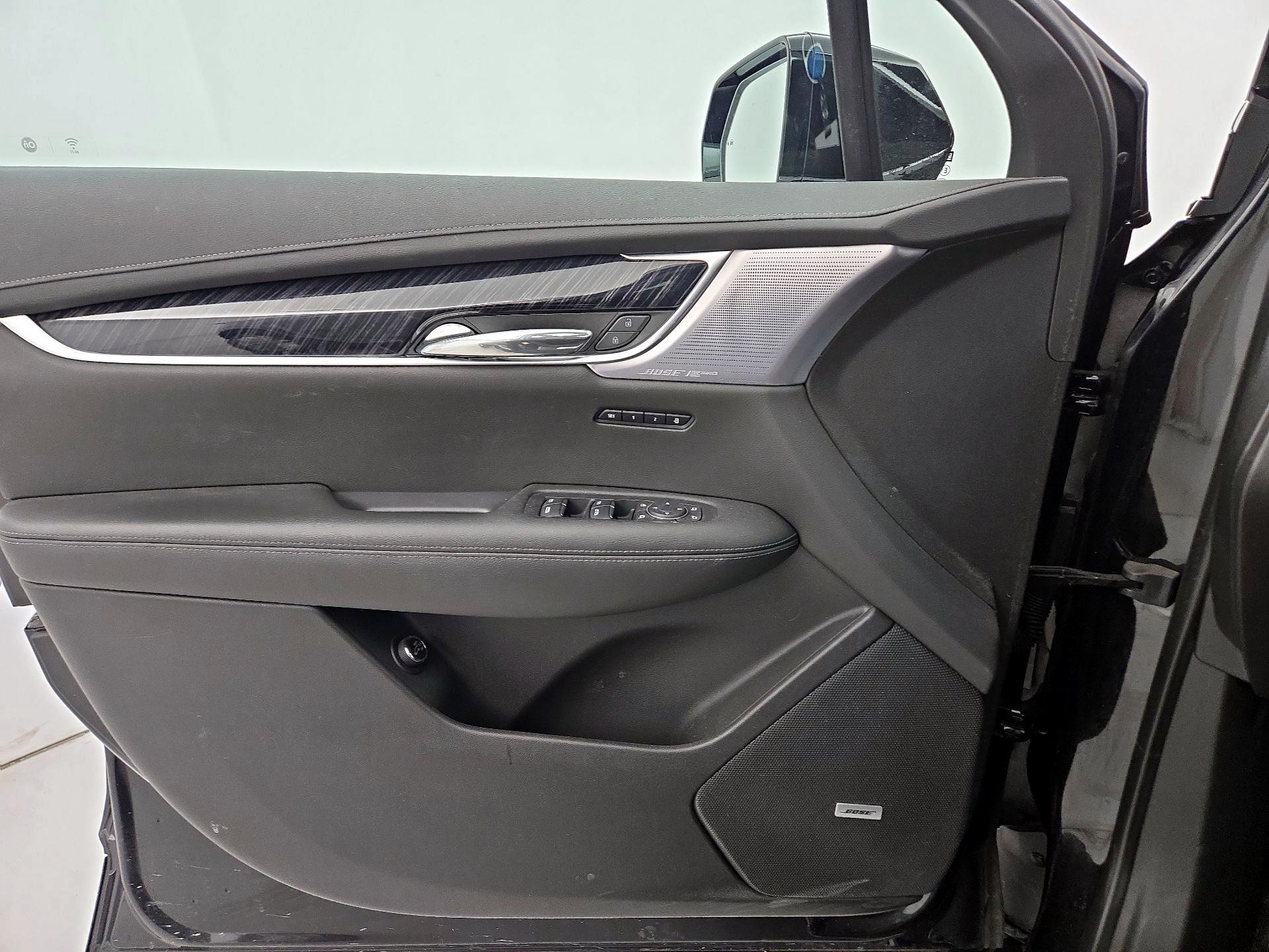 Thumbnail: 2023 Cadillac XT6 - 12