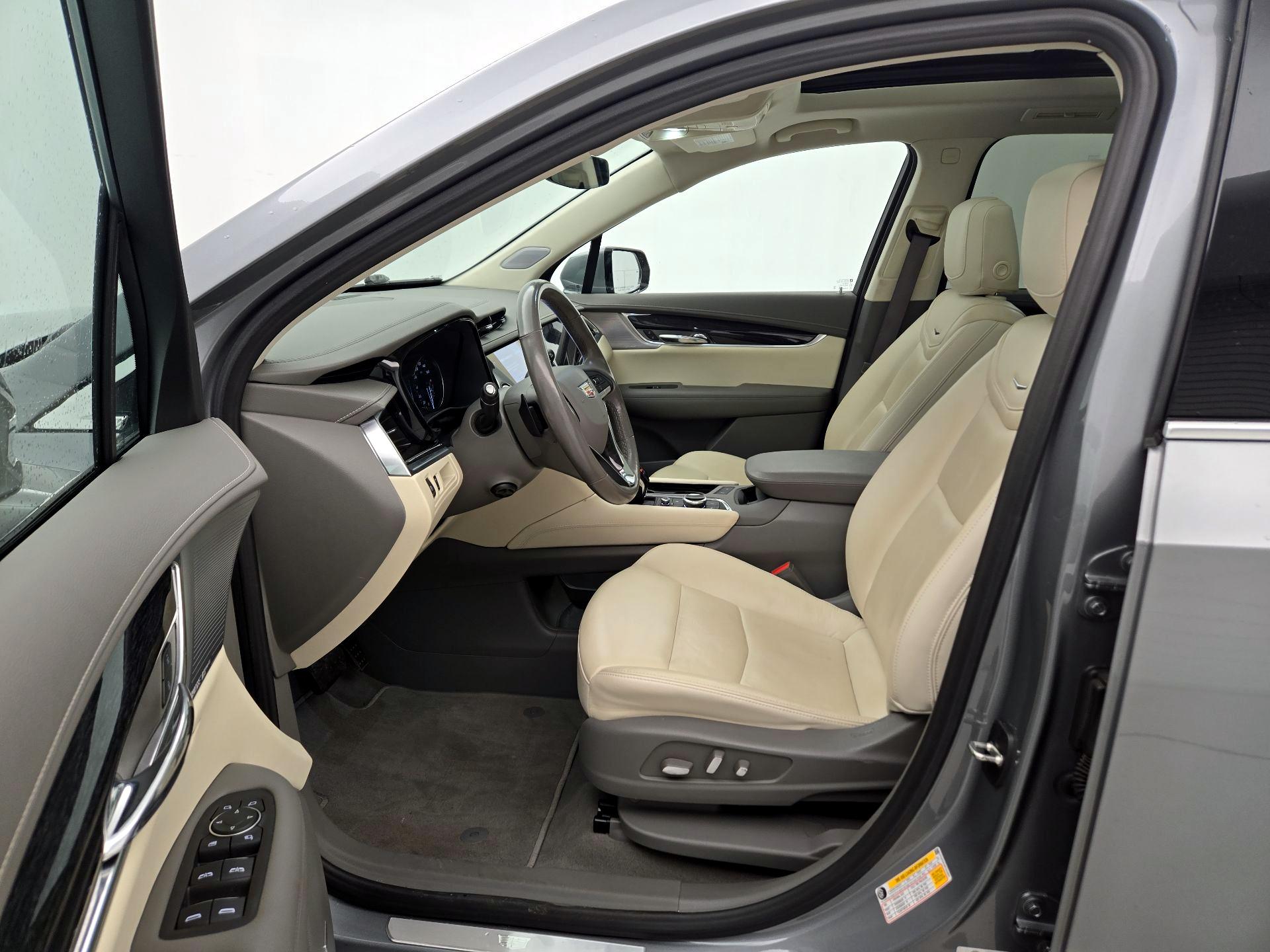 Thumbnail: 2023 Cadillac XT6 - 11