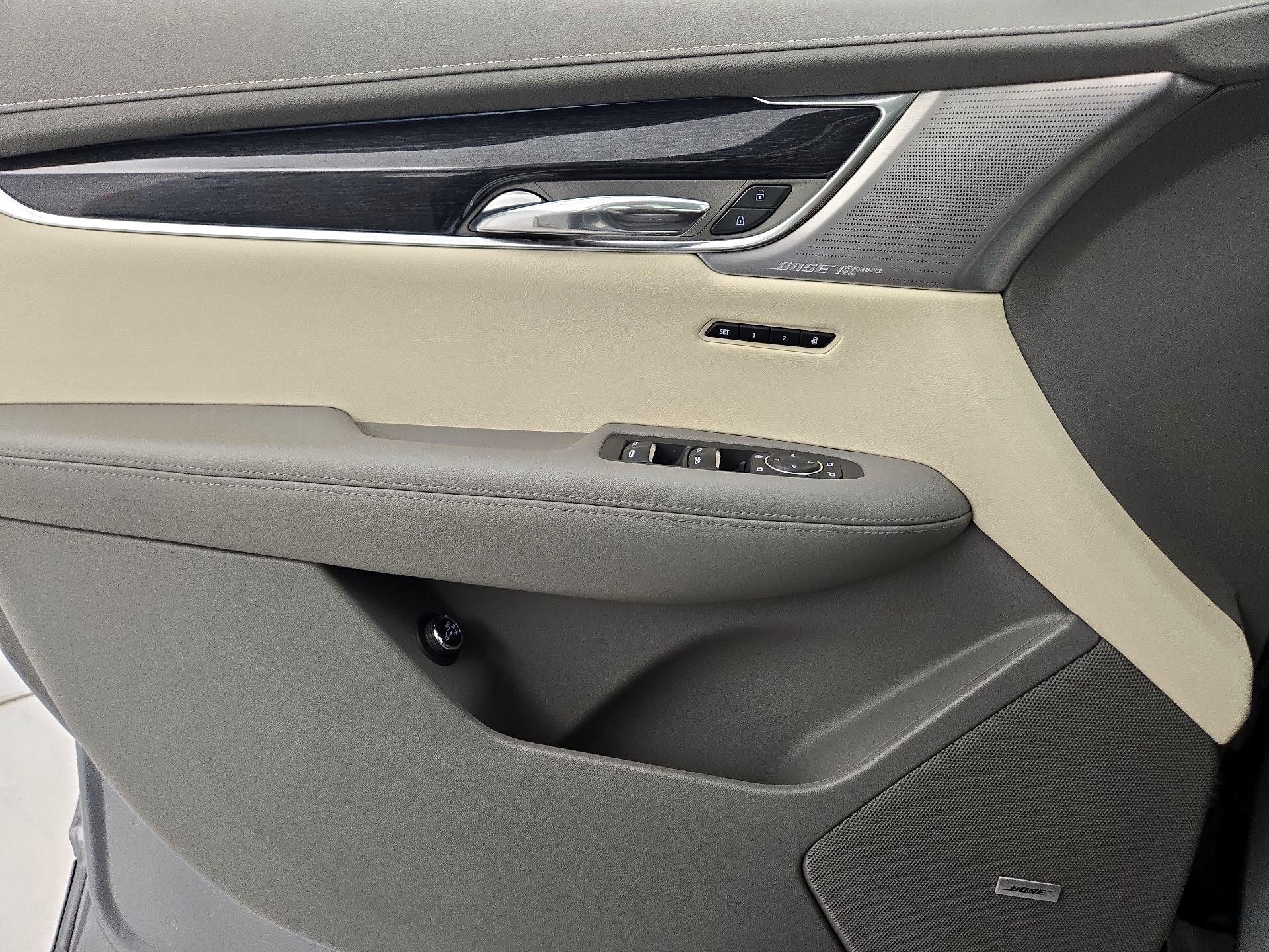 Thumbnail: 2023 Cadillac XT6 - 12