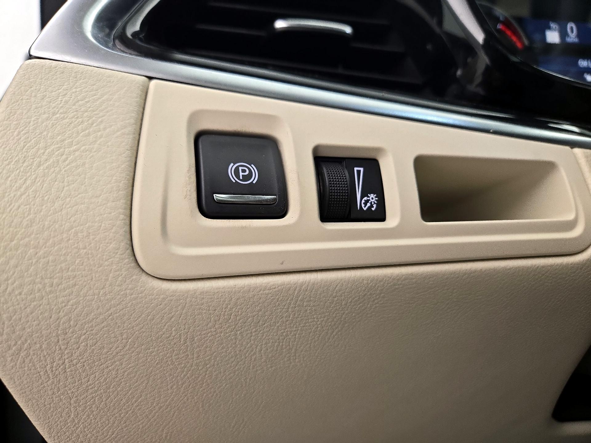 Thumbnail: 2023 Cadillac XT6 - 13