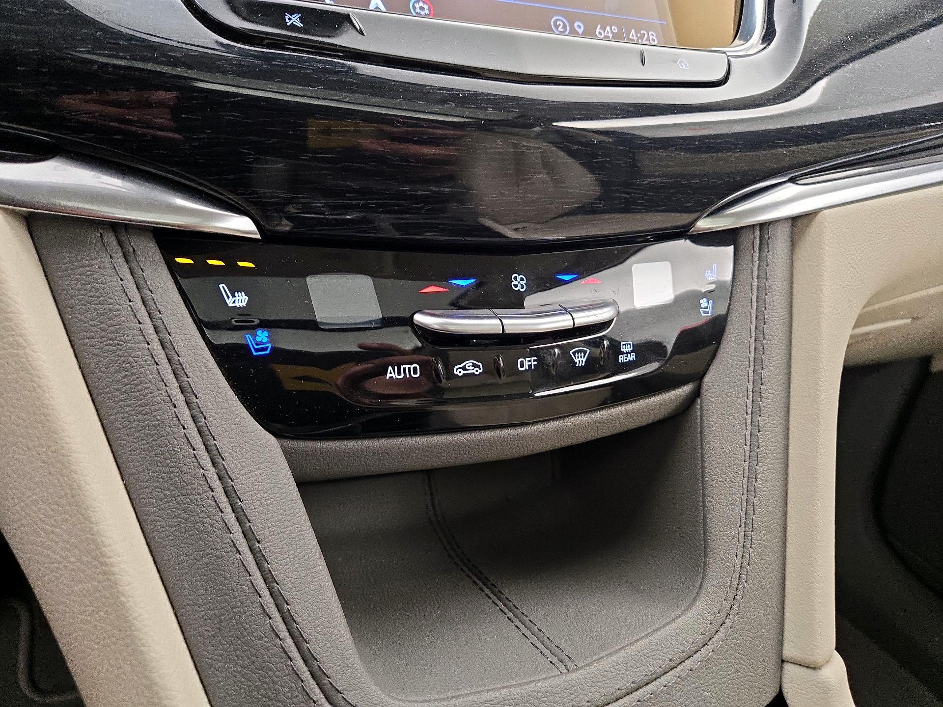 Thumbnail: 2023 Cadillac XT6 - 17