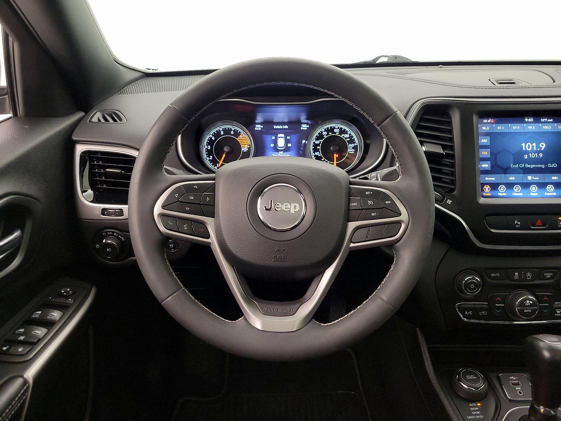 Thumbnail: 2021 Jeep Cherokee - 10