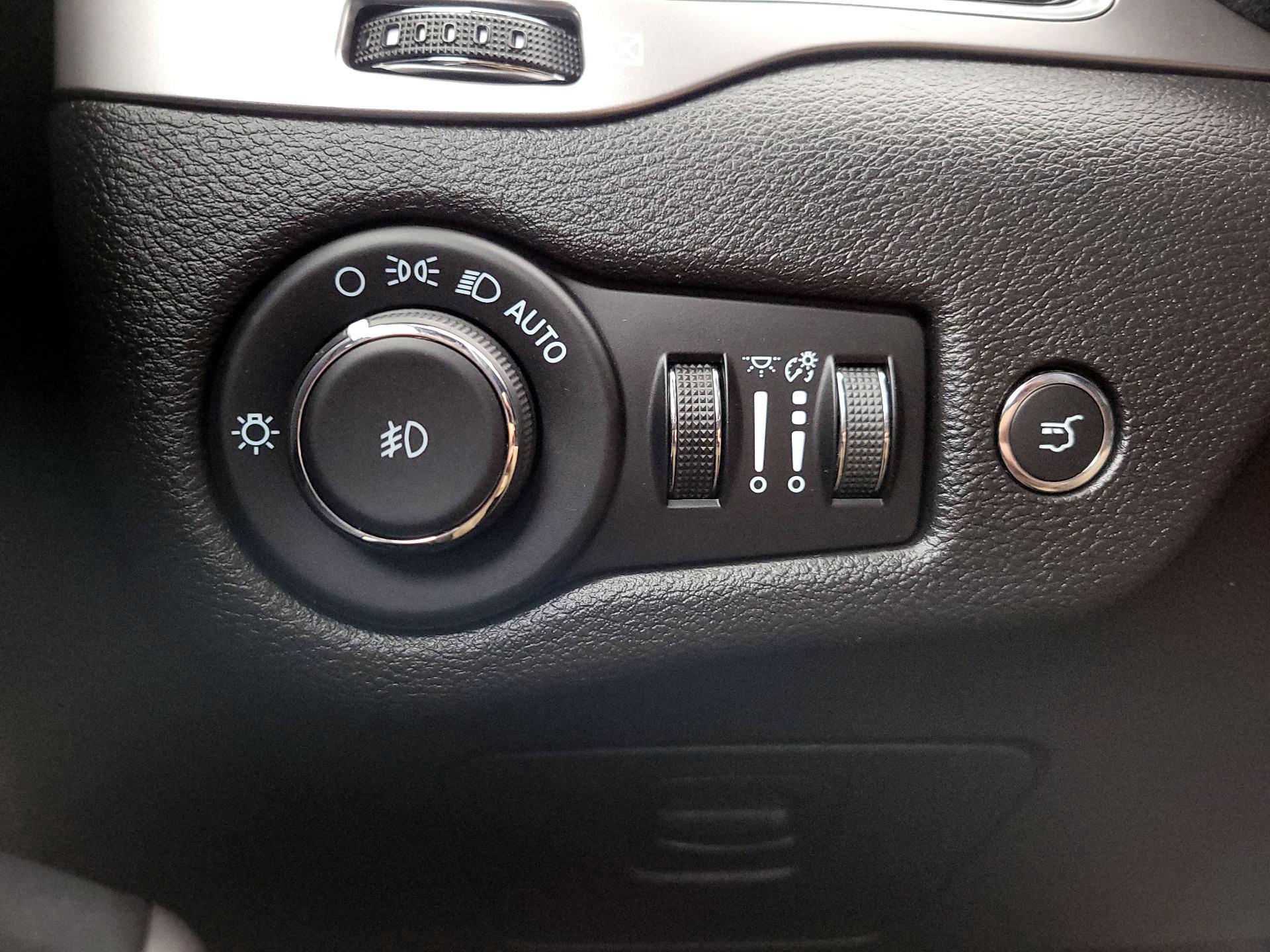 Thumbnail: 2021 Jeep Cherokee - 13