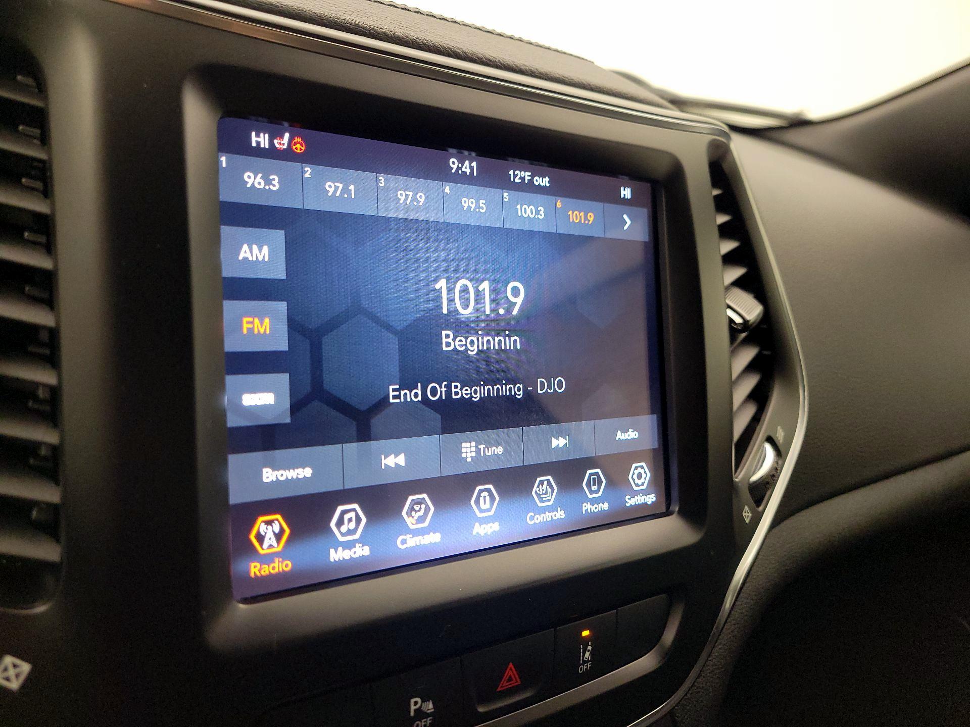 Thumbnail: 2021 Jeep Cherokee - 15