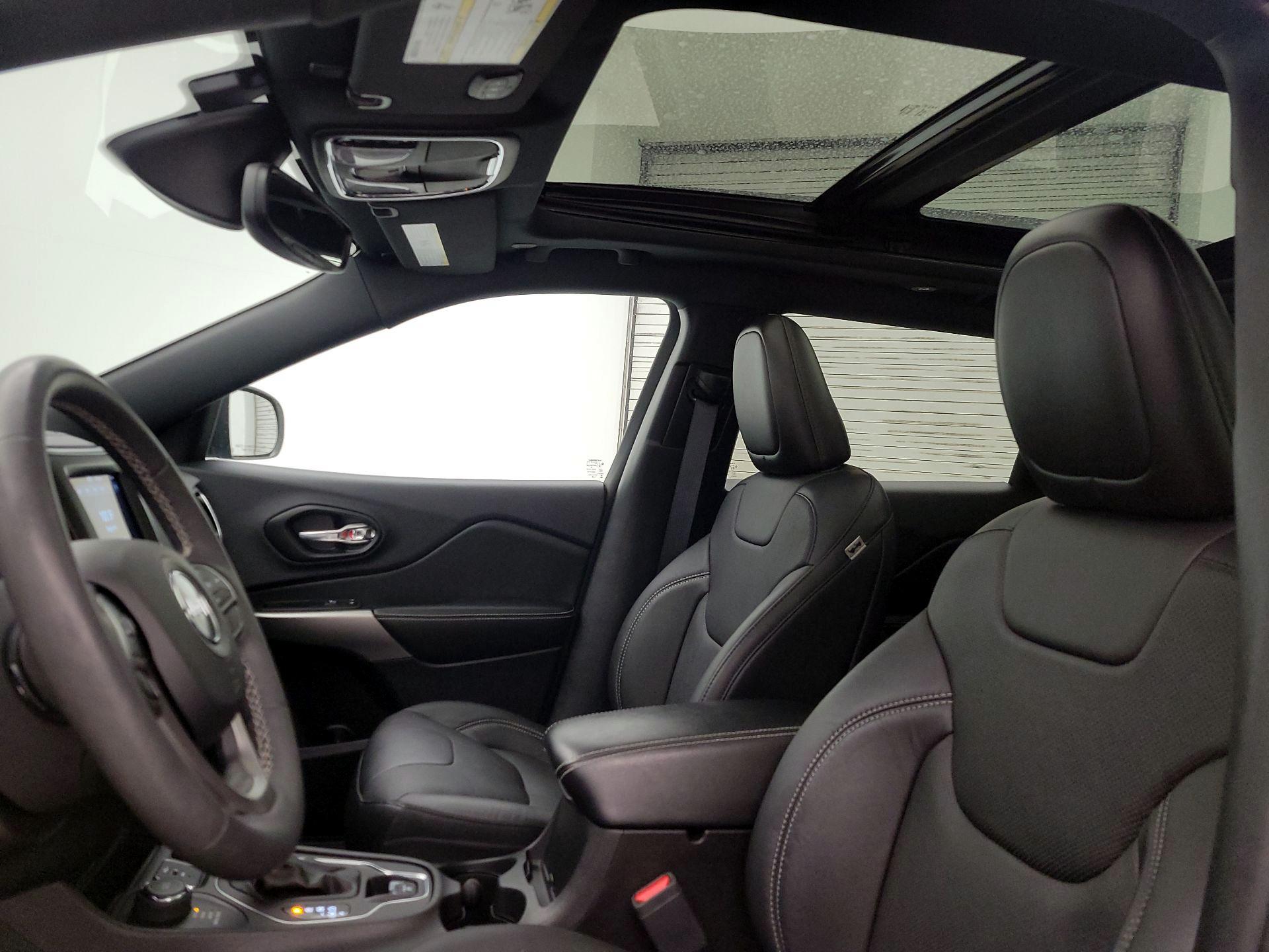 Thumbnail: 2021 Jeep Cherokee - 19