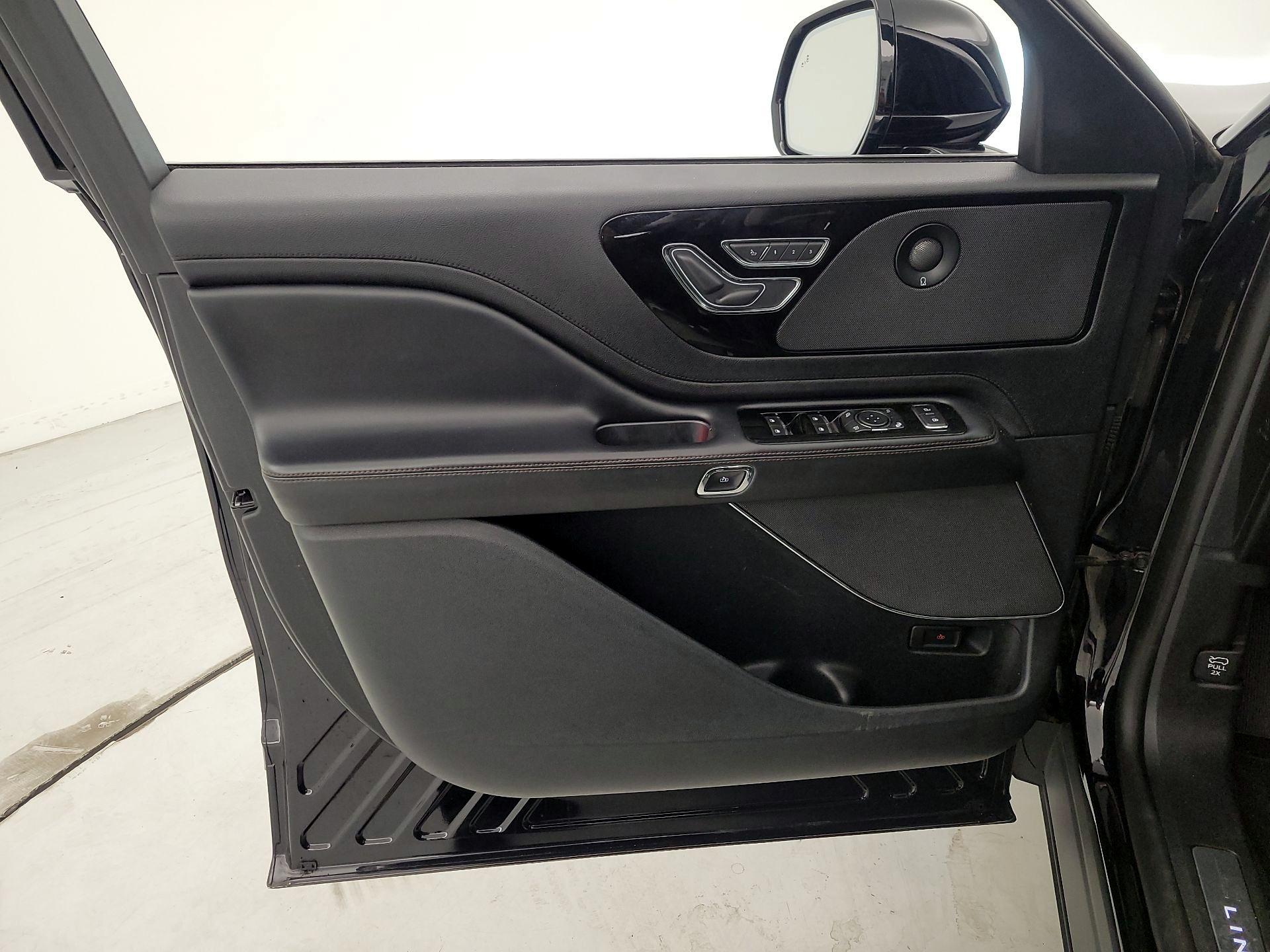 Thumbnail: 2020 Lincoln Aviator - 12