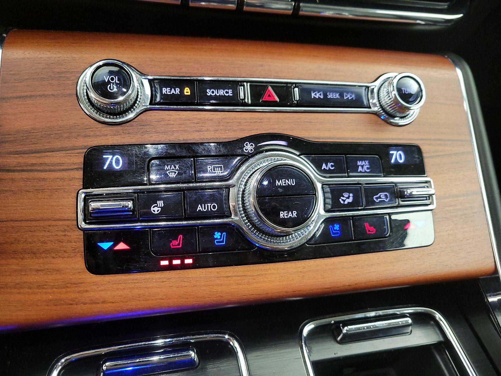 Thumbnail: 2020 Lincoln Aviator - 17