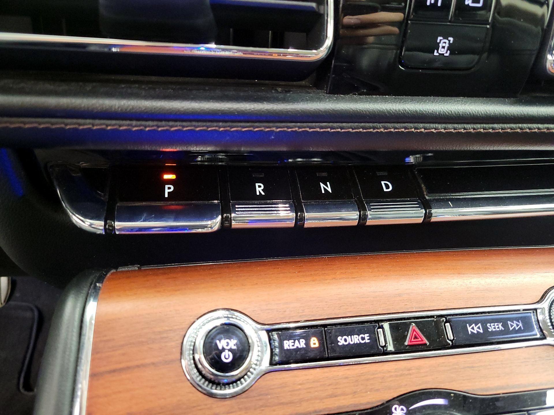 Thumbnail: 2020 Lincoln Aviator - 18